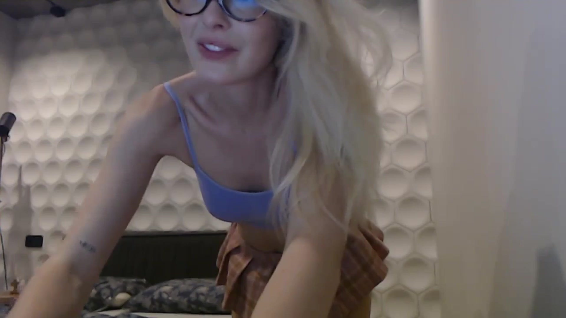Gallery image thumbnail from Cute_BB's myfreecams stream on, 06/14/2025, 19:53 image 11 of 20