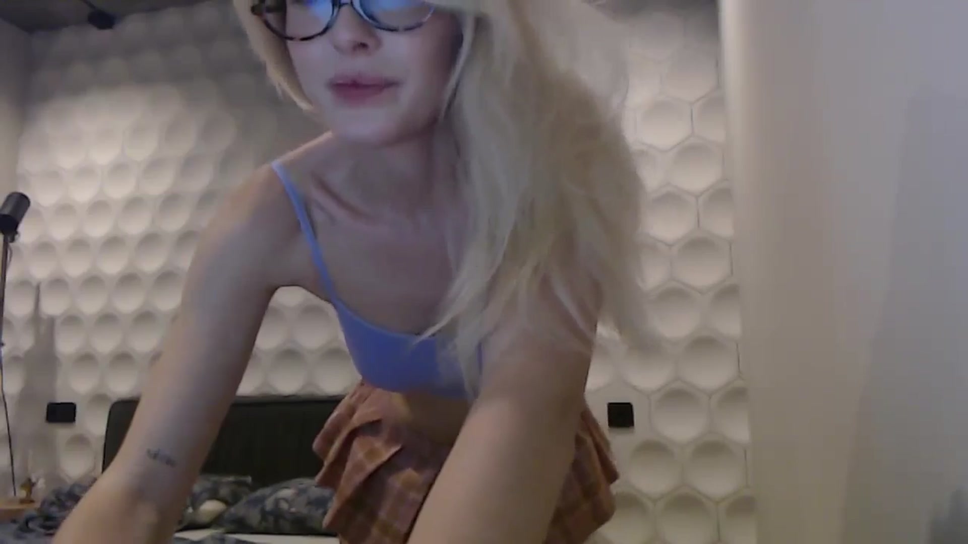 Gallery image thumbnail from Cute_BB's myfreecams stream on, 06/14/2025, 19:53 image 12 of 20
