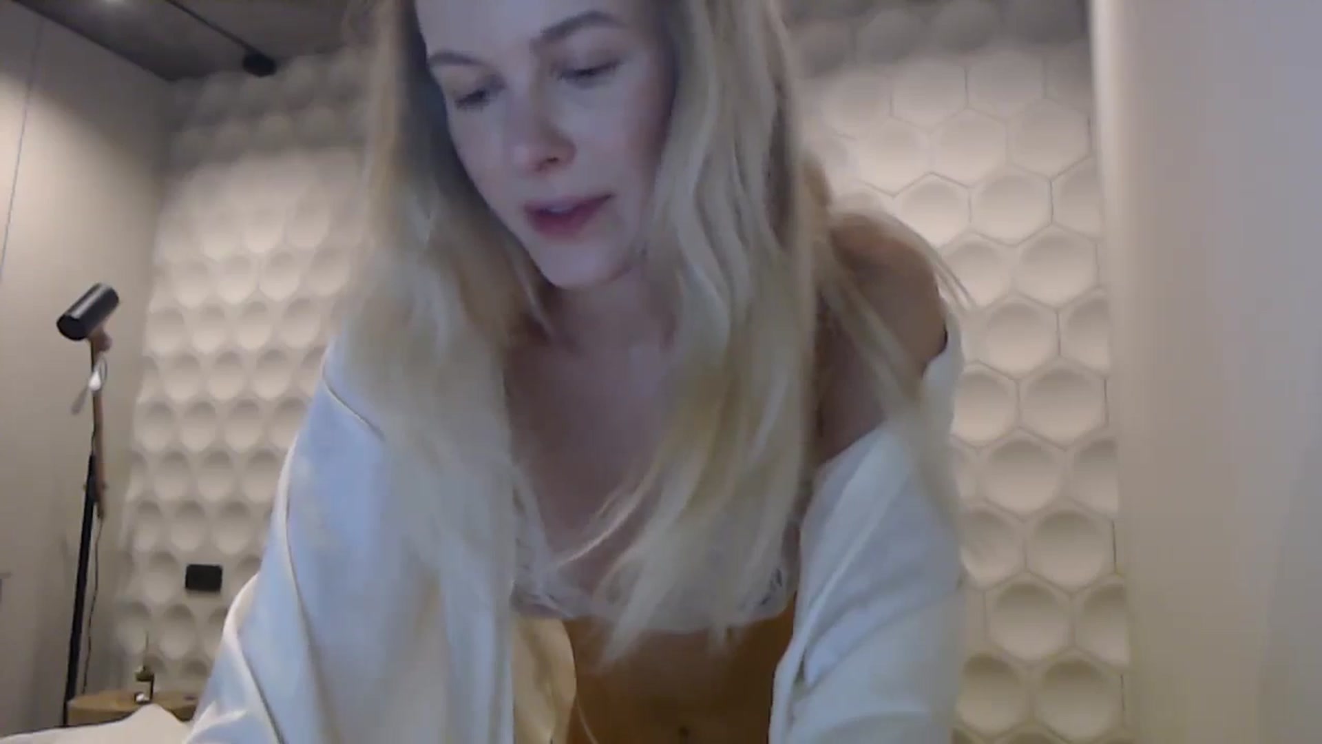 Gallery image thumbnail from Cute_BB's myfreecams stream on, 06/27/2025, 20:05 image 3 of 20