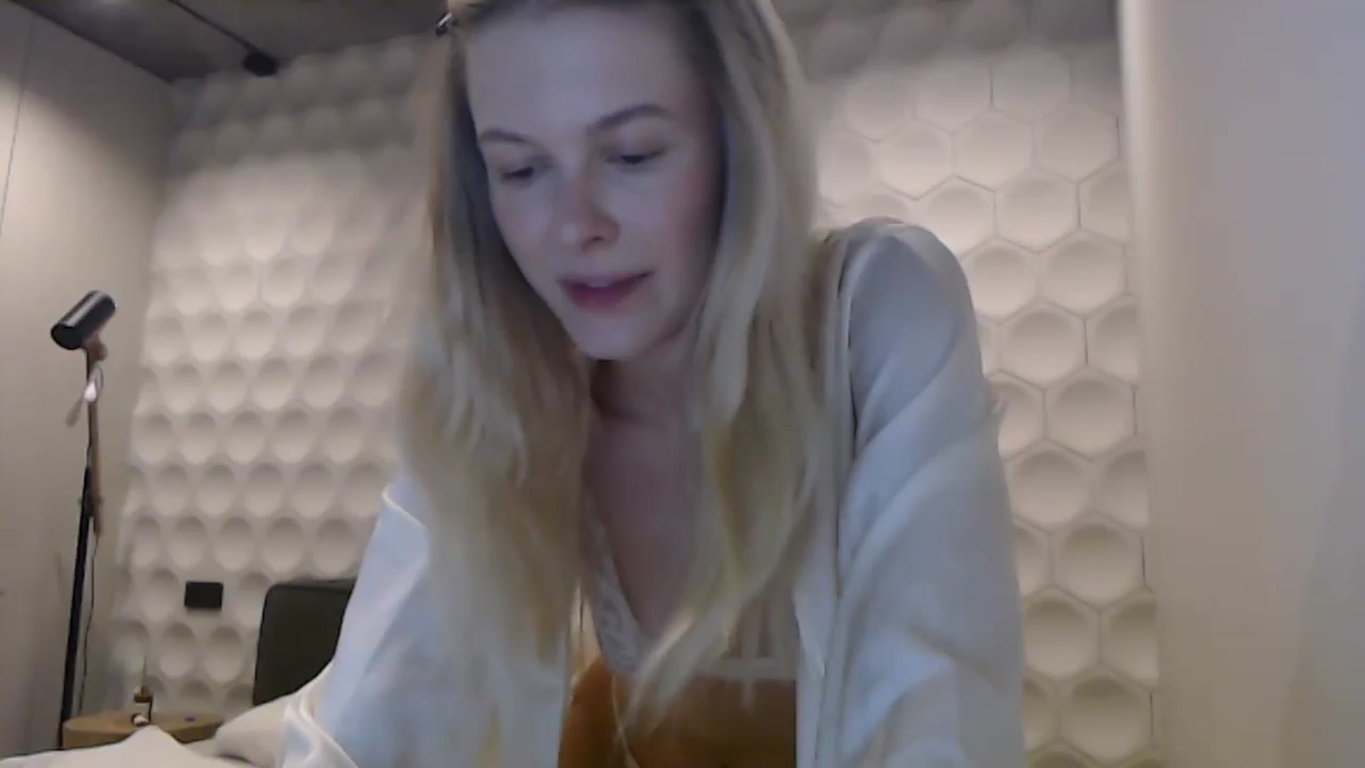 Gallery image thumbnail from Cute_BB's myfreecams stream on, 06/27/2025, 20:05 image 1 of 20
