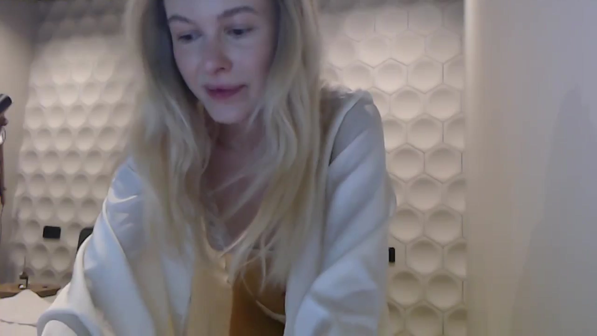 Gallery image thumbnail from Cute_BB's myfreecams stream on, 06/27/2025, 20:05 image 19 of 20