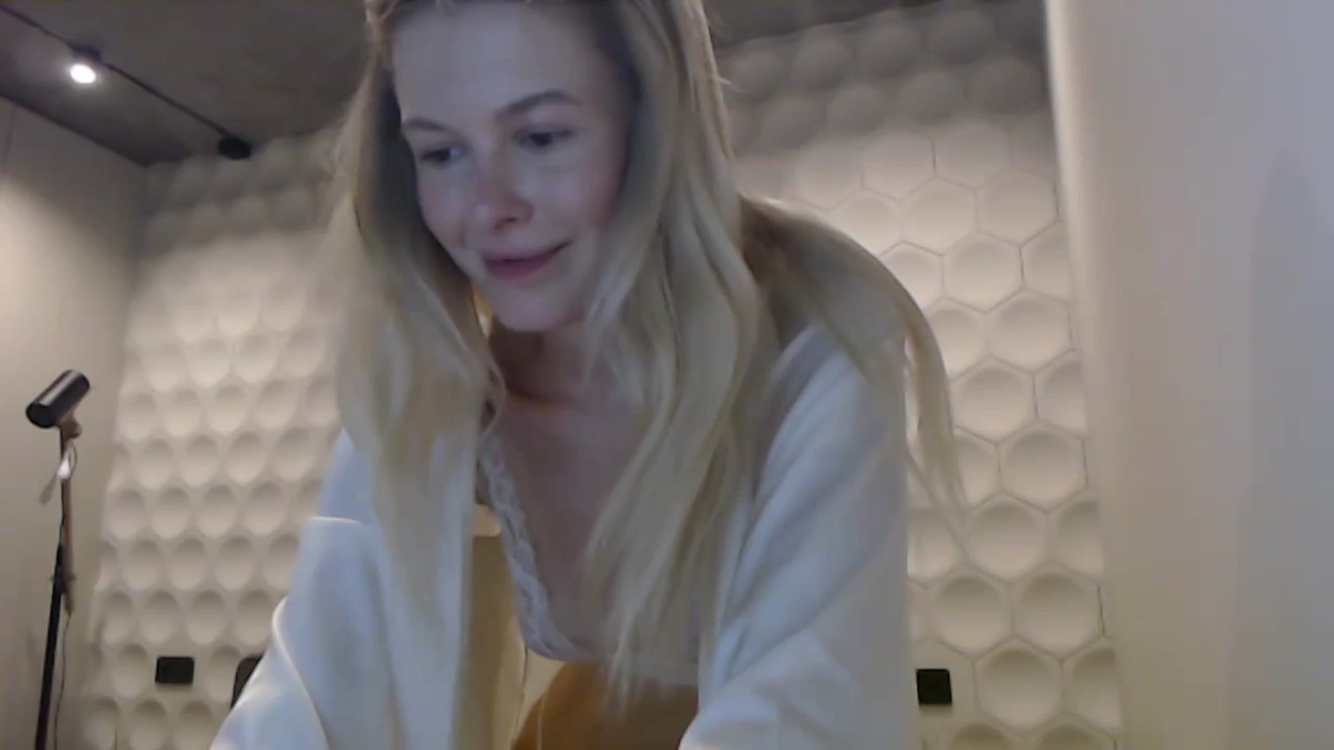 Gallery image thumbnail from Cute_BB's myfreecams stream on, 06/27/2025, 20:33 image 1 of 20