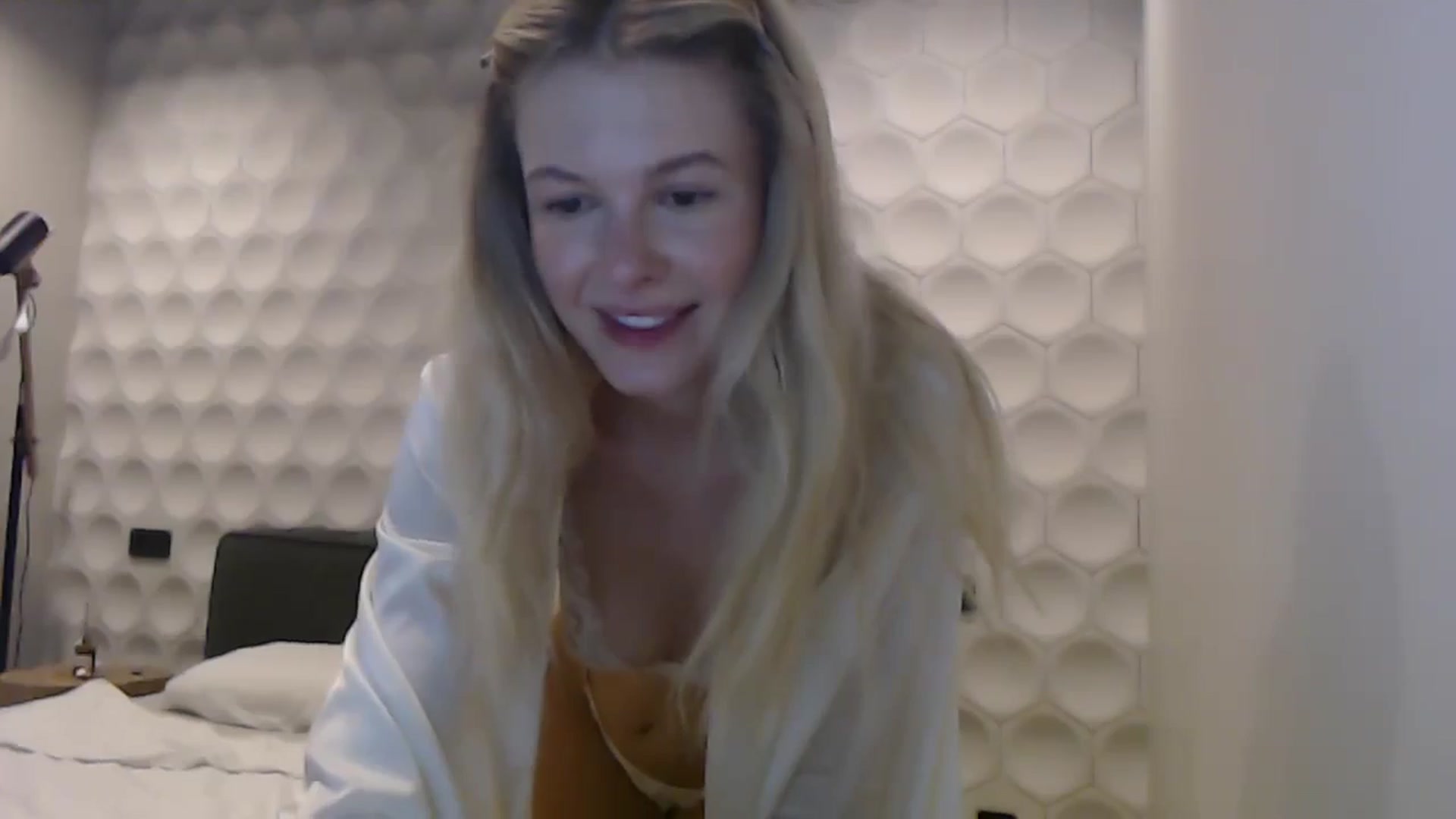 Gallery image thumbnail from Cute_BB's myfreecams stream on, 06/27/2025, 20:33 image 8 of 20