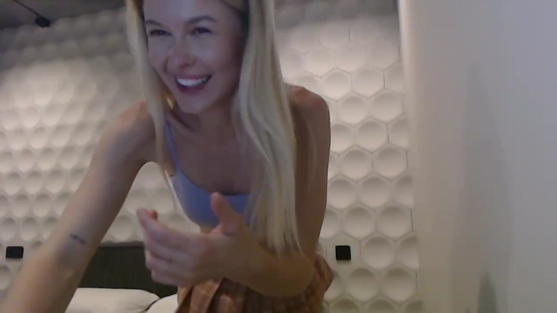 Gallery image thumbnail from Cute_BB's myfreecams stream on, 06/28/2025, 20:32 image 10 of 20