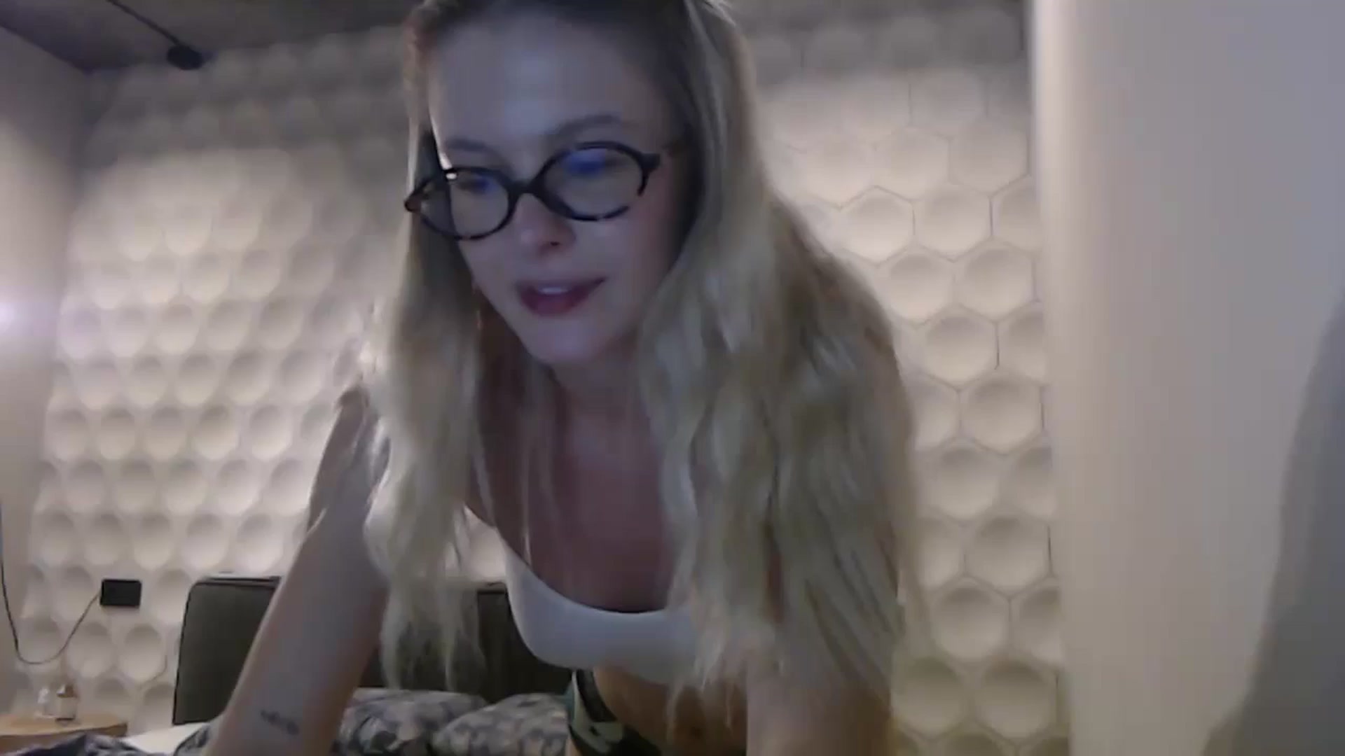 Gallery image thumbnail from Cute_BB's myfreecams stream on, 07/31/2025, 20:15 image 1 of 20