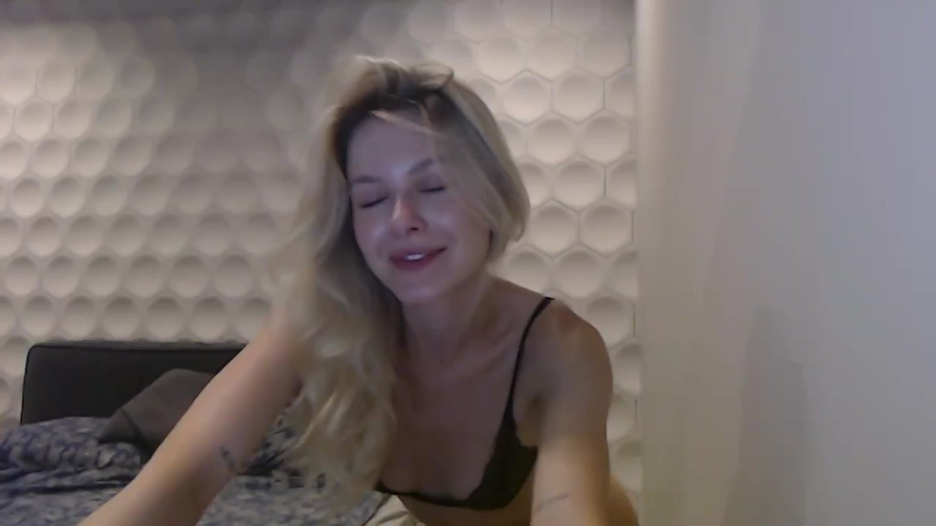 Gallery image thumbnail from Cute_BB's myfreecams stream on, 08/10/2025, 20:08 image 16 of 20