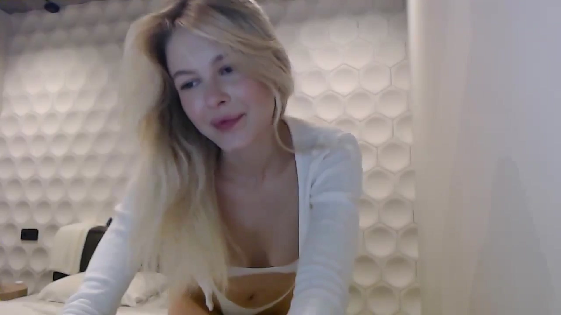 Gallery image thumbnail from Cute_BB's myfreecams stream on, 10/08/2025, 19:52 image 4 of 20