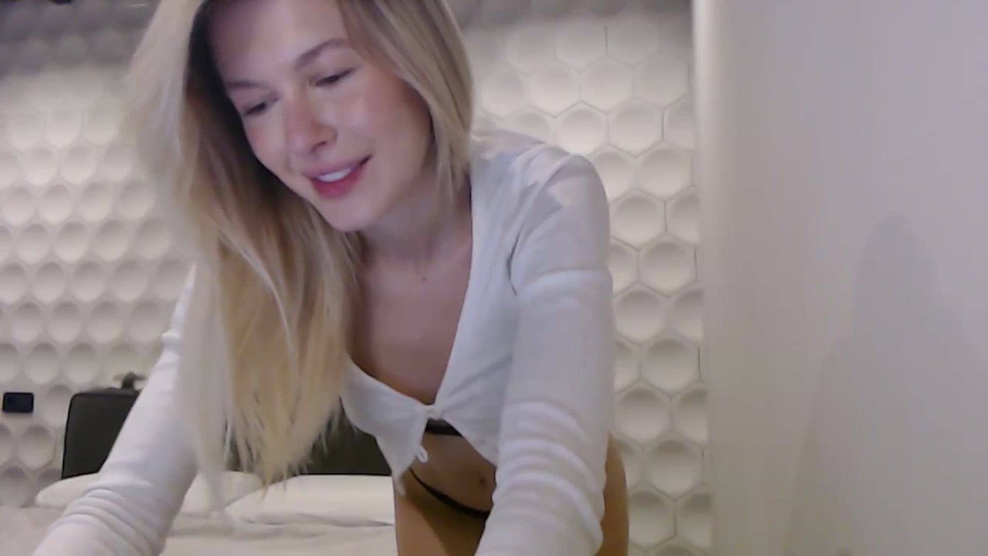 Gallery image thumbnail from Cute_BB's myfreecams stream on, 11/05/2025, 21:25 image 13 of 20