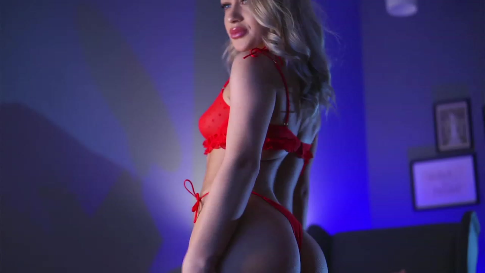 Gallery image thumbnail from Cute_Blondie's myfreecams stream on, 12/28/2022, 05:29 image 1 of 20