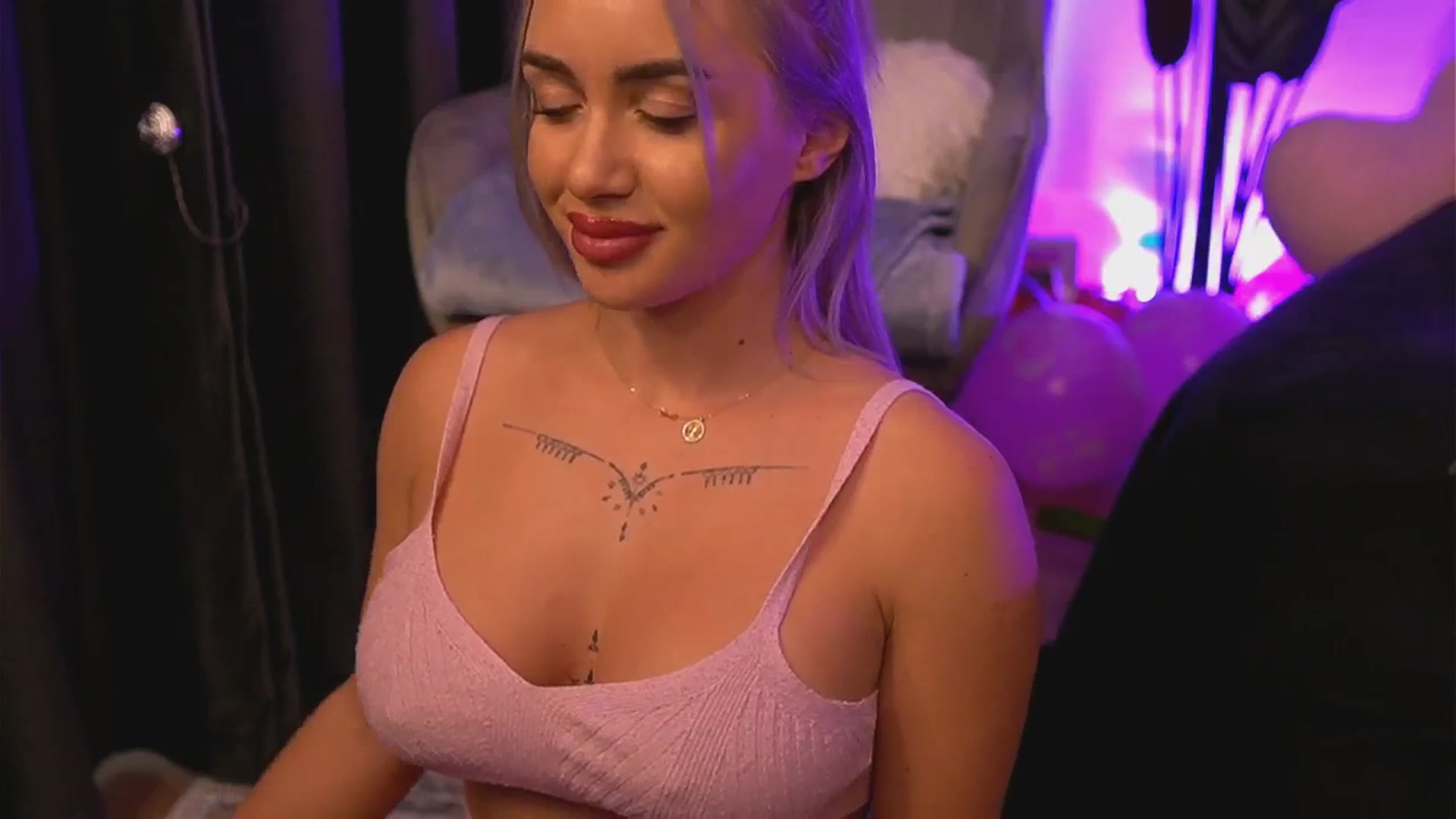 Gallery image thumbnail from Cute_Blondie's myfreecams stream on, 10/19/2024, 08:07 image 19 of 20