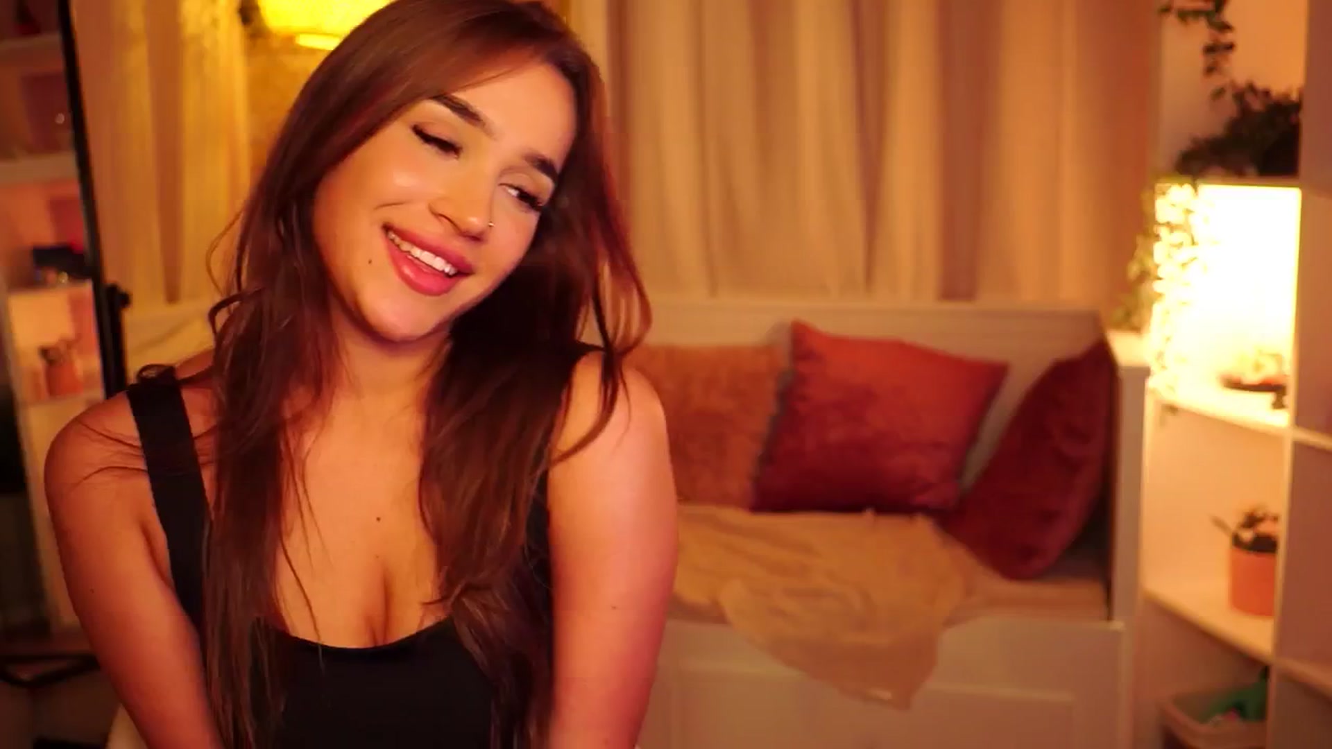 Gallery image thumbnail from Cute_Foxy's myfreecams stream on, 04/01/2025, 18:23 image 16 of 20
