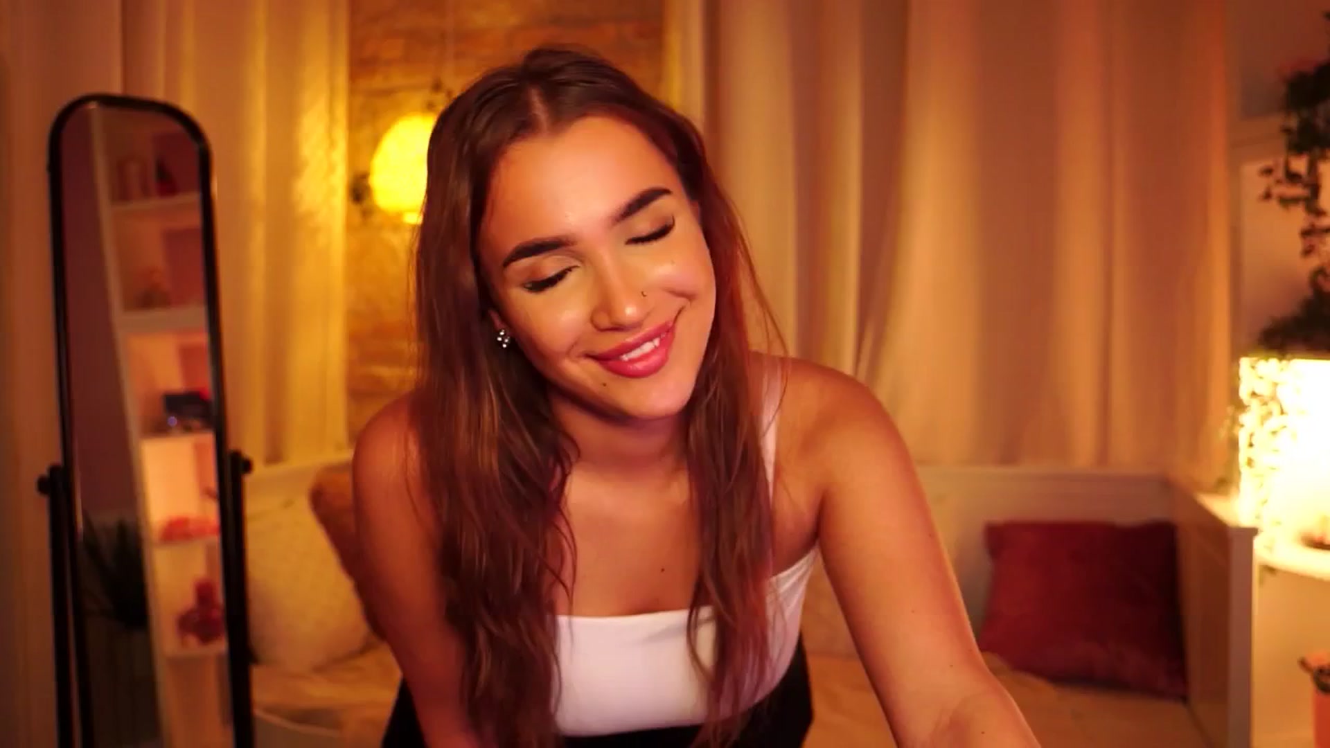 Gallery image thumbnail from Cute_Foxy's myfreecams stream on, 04/04/2025, 18:27 image 5 of 20