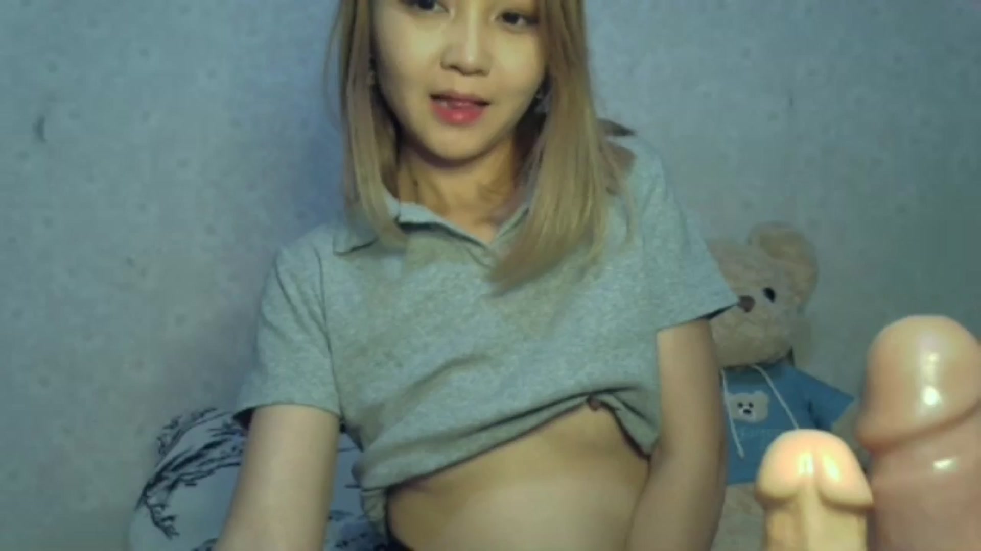 Gallery image thumbnail from Cute_TinyAni's myfreecams stream on, 09/25/2024, 11:50 image 14 of 20
