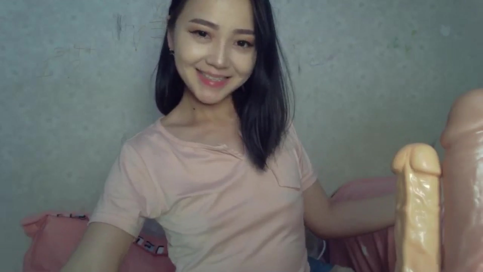 Gallery image thumbnail from Cute_TinyAni's myfreecams stream on, 03/31/2025, 21:03 image 10 of 20