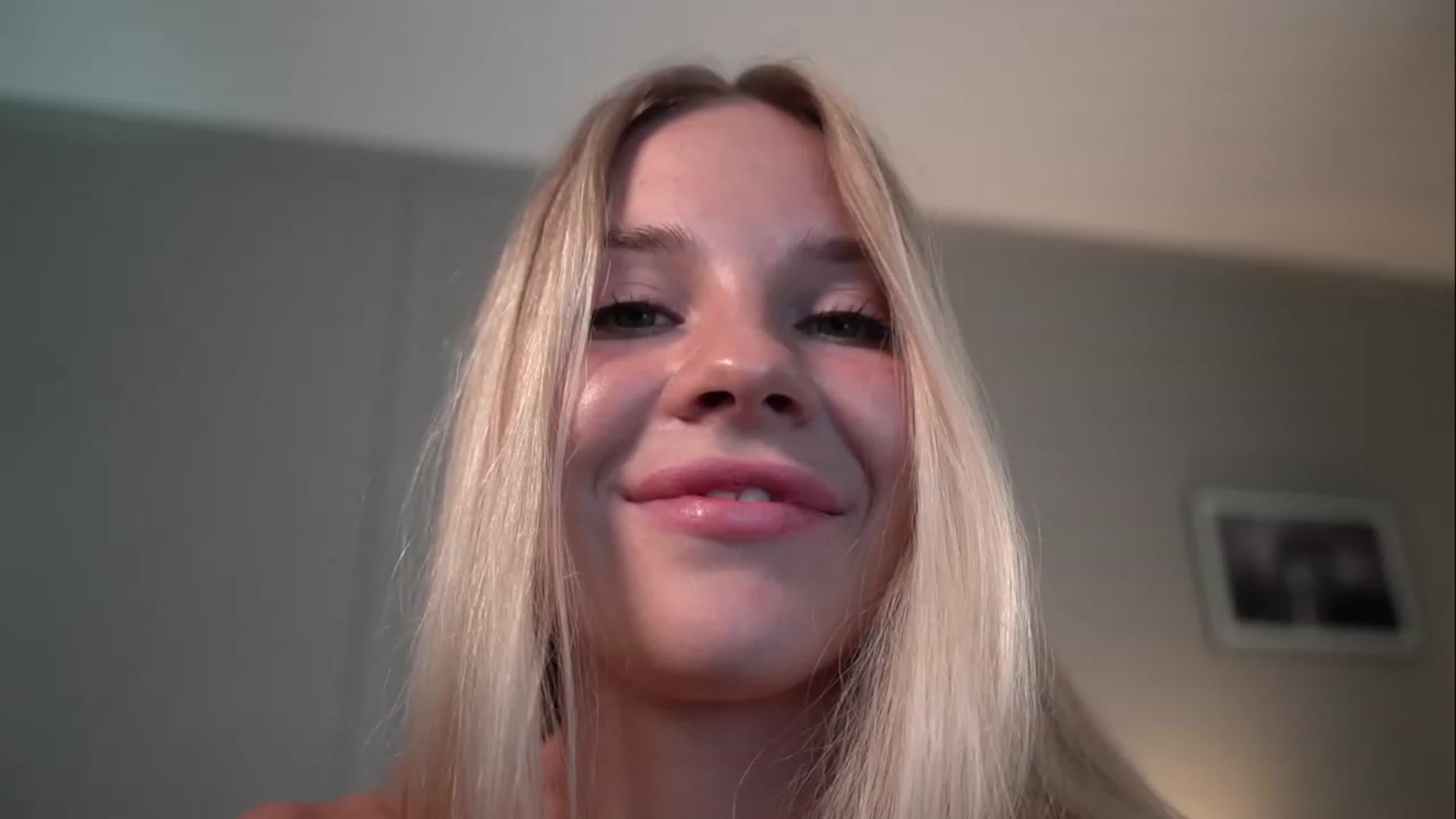 Gallery image thumbnail from Cute__foxy's myfreecams stream on, 03/06/2023, 16:57 image 9 of 20