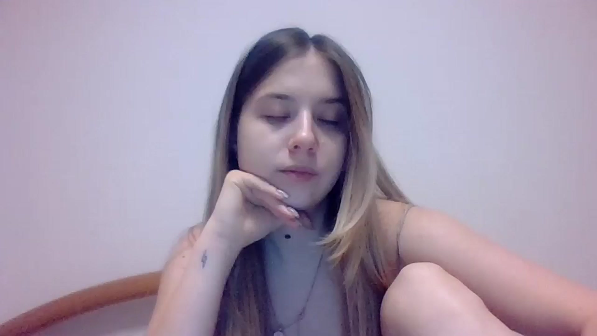 Gallery image thumbnail from Cute_girl333's myfreecams stream on, 12/25/2025, 23:17 image 14 of 20