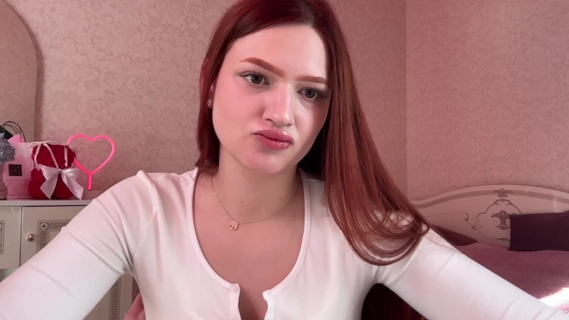 Gallery image thumbnail from CuteeBambi's myfreecams stream on, 05/21/2024, 15:36 image 6 of 20