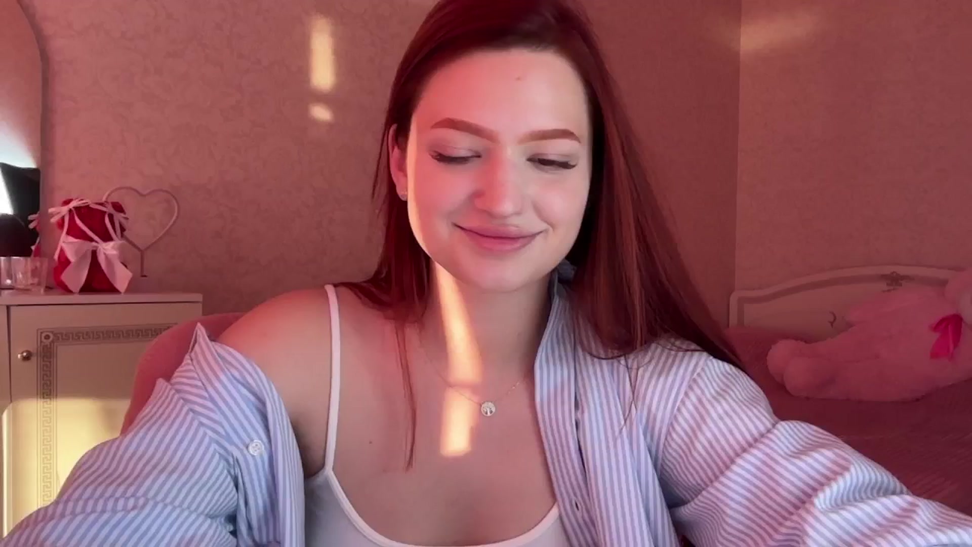 Gallery image thumbnail from CuteeBambi's myfreecams stream on, 06/12/2024, 17:21 image 2 of 20