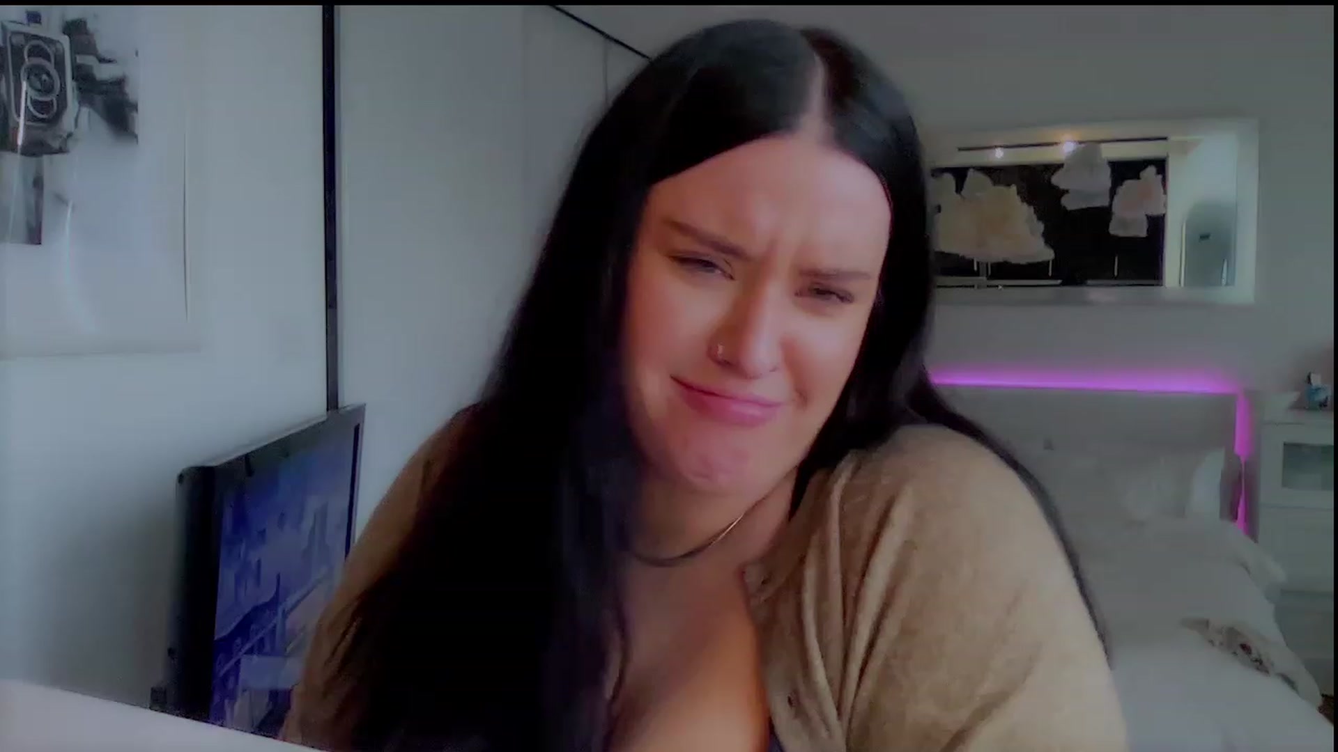 Gallery image thumbnail from CuteinCanada's myfreecams stream on, 12/28/2022, 21:14 image 16 of 20
