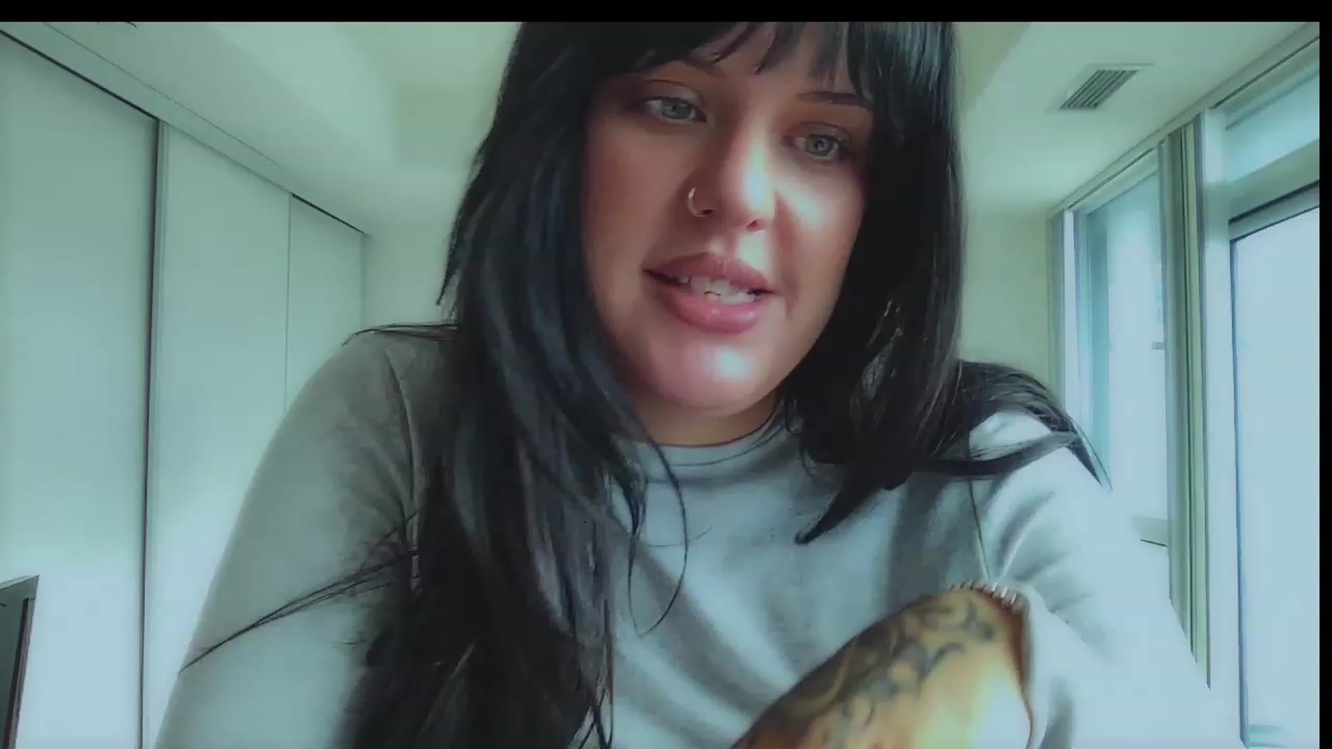 Gallery image thumbnail from CuteinCanada's myfreecams stream on, 10/31/2023, 17:56 image 10 of 20