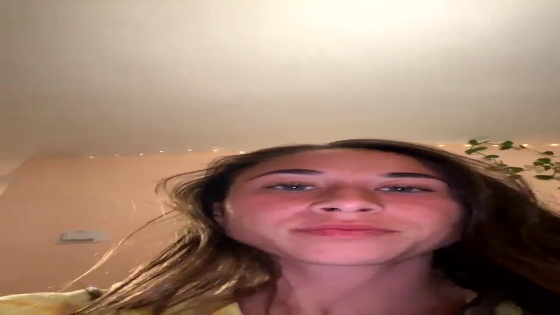 Gallery image thumbnail from Cutelittlefox's myfreecams stream on, 11/01/2023, 07:43 image 6 of 20