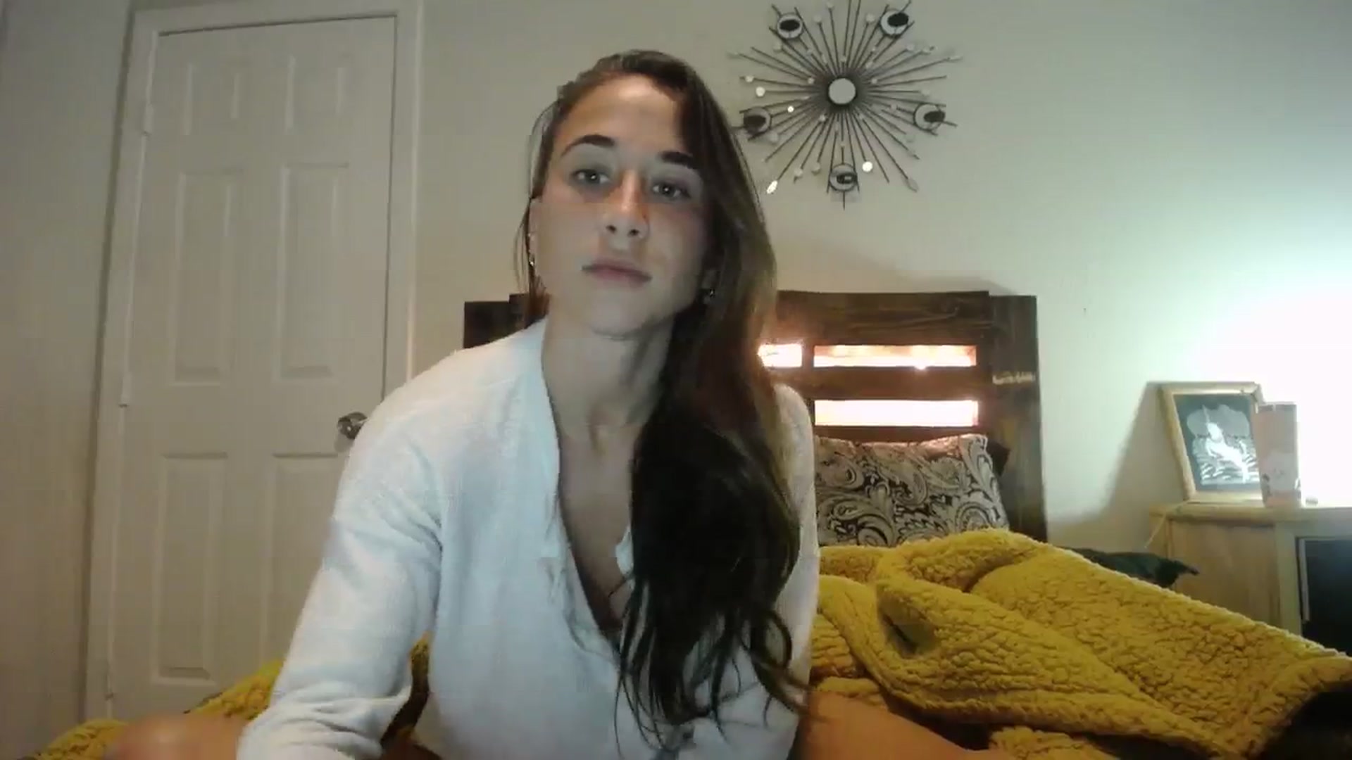 Gallery image thumbnail from Cutelittlefox's myfreecams stream on, 11/15/2023, 07:59 image 16 of 20