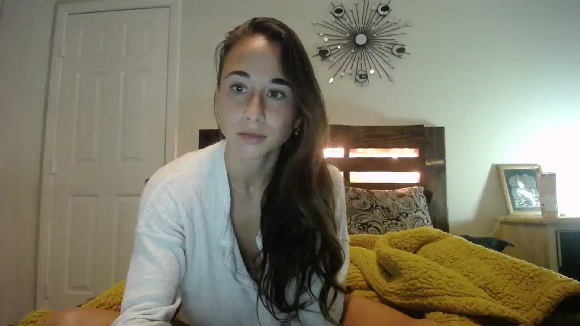 Gallery image thumbnail from Cutelittlefox's myfreecams stream on, 11/15/2023, 07:59 image 15 of 20