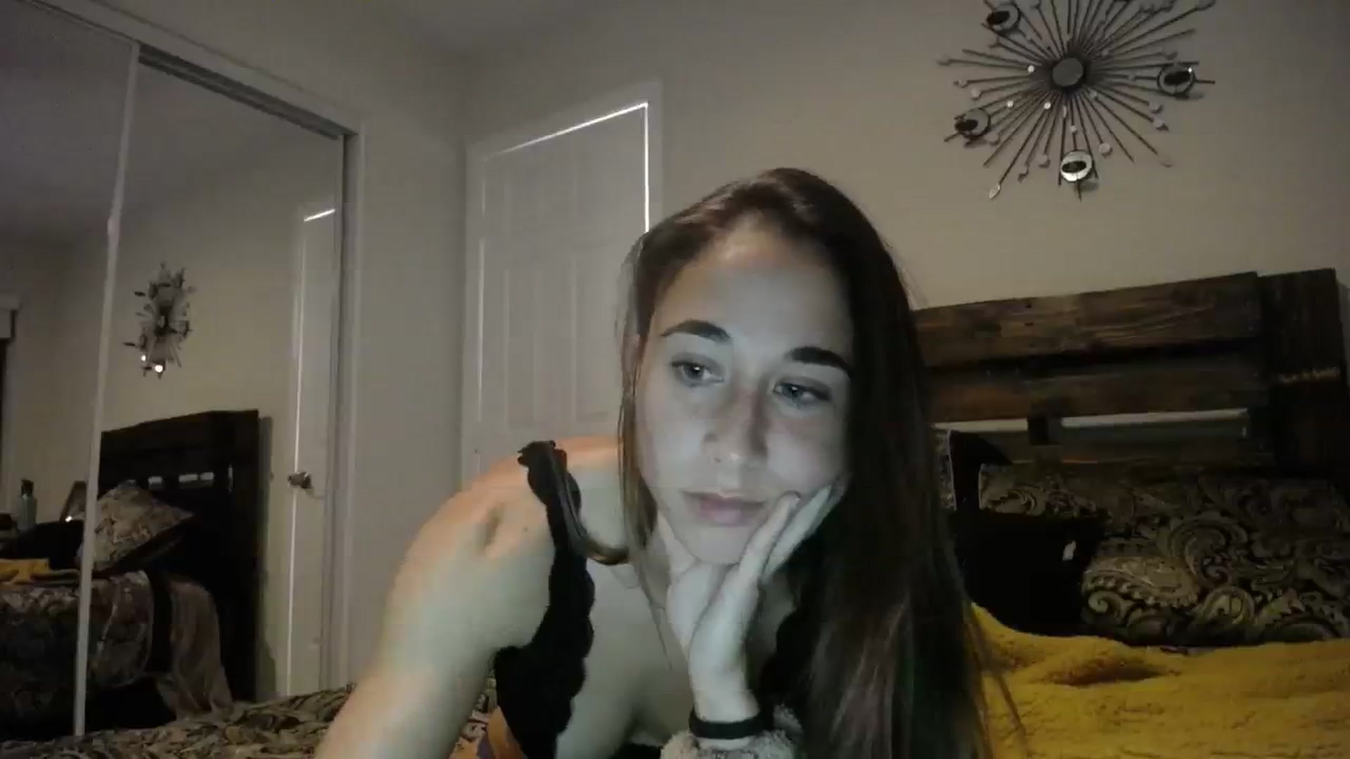Gallery image thumbnail from Cutelittlefox's myfreecams stream on, 11/18/2023, 02:07 image 5 of 20