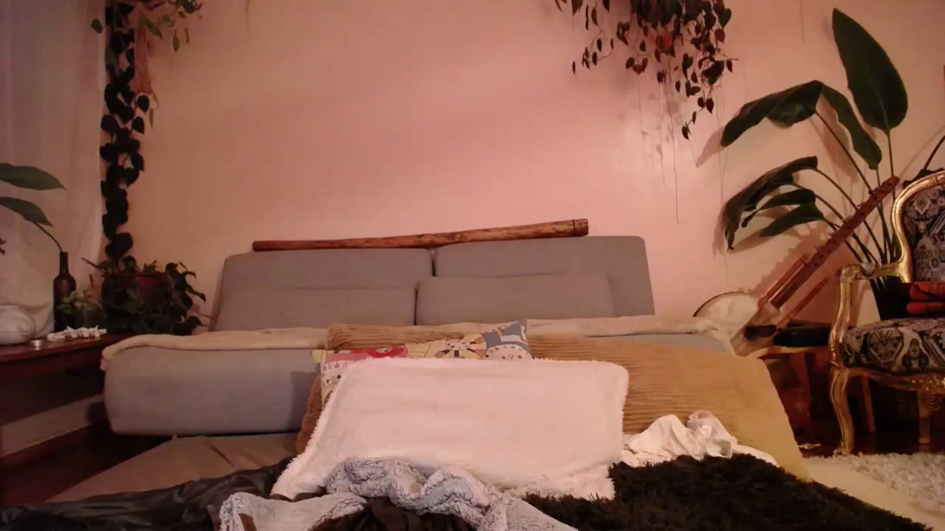 Gallery image thumbnail from Cutelittlefox's myfreecams stream on, 12/15/2023, 05:24 image 12 of 20