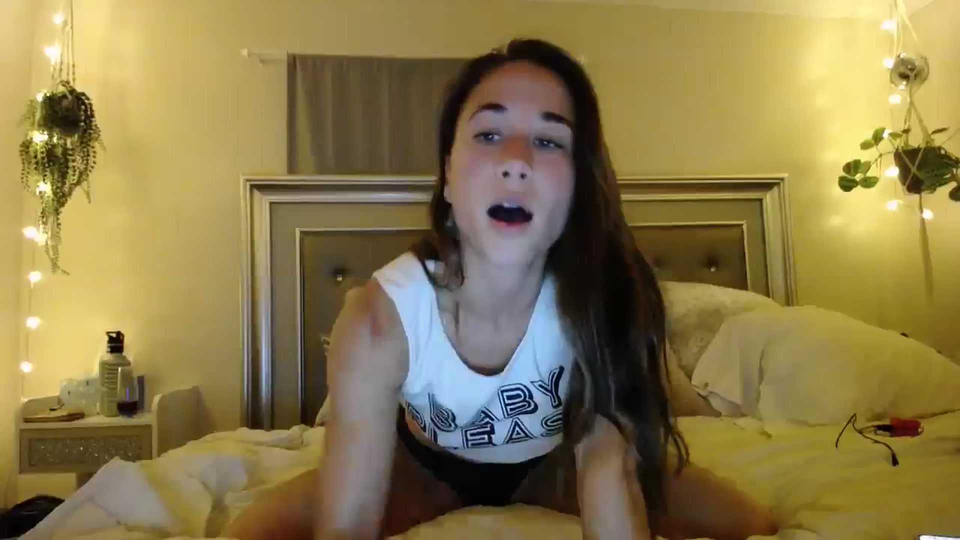 Gallery image thumbnail from Cutelittlefox's myfreecams stream on, 05/16/2024, 02:58 image 13 of 20