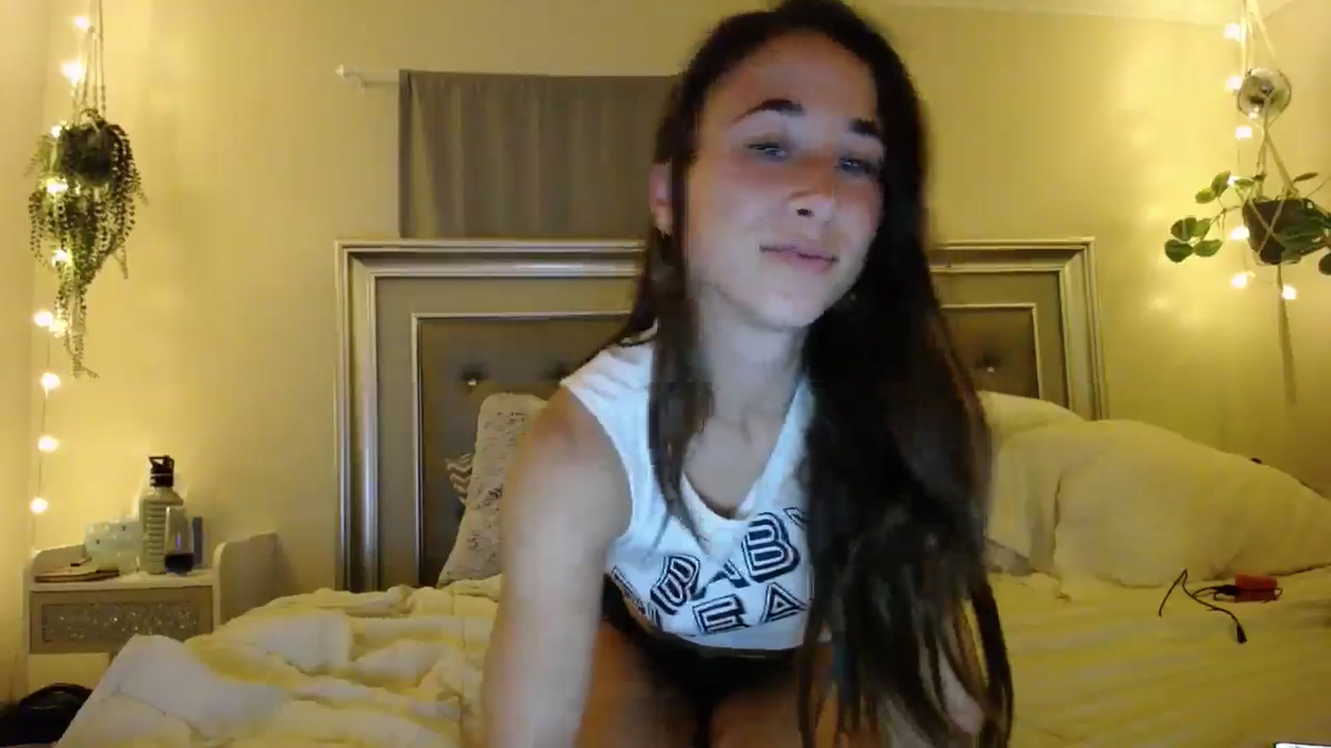 Gallery image thumbnail from Cutelittlefox's myfreecams stream on, 05/16/2024, 02:58 image 10 of 20