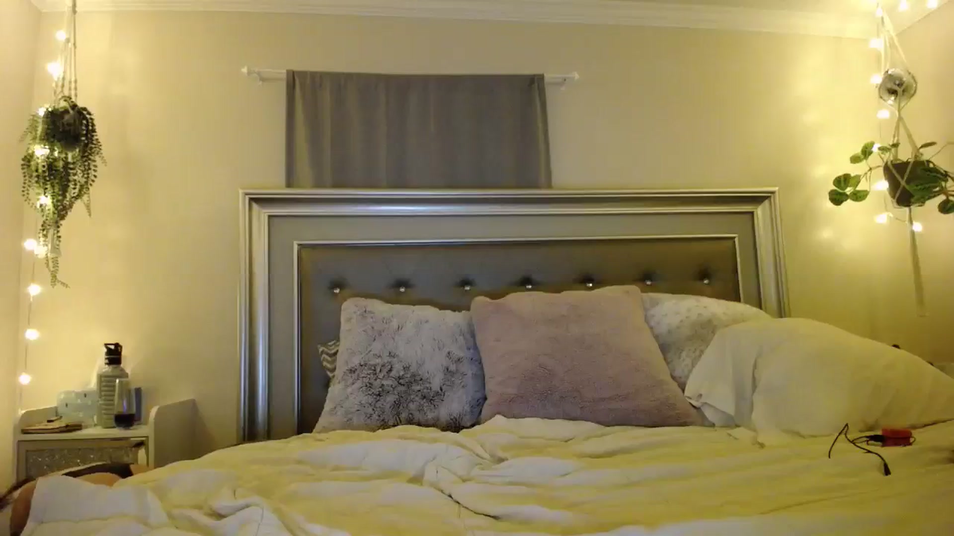 Gallery image thumbnail from Cutelittlefox's myfreecams stream on, 05/16/2024, 02:58 image 17 of 20