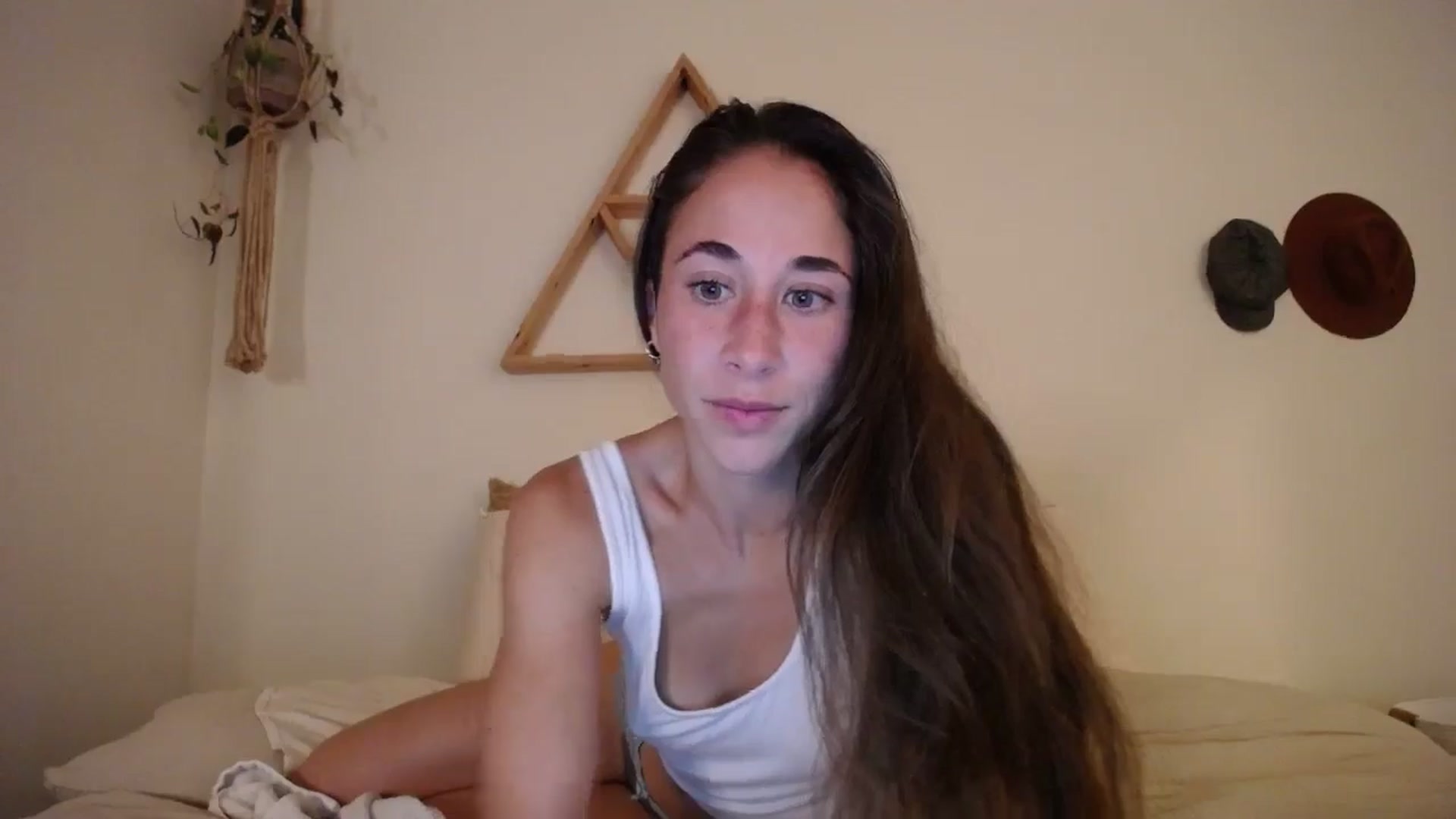 Gallery image thumbnail from Cutelittlefox's myfreecams stream on, 06/15/2024, 06:09 image 3 of 20
