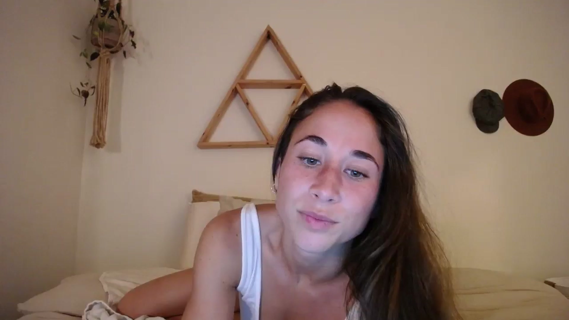 Gallery image thumbnail from Cutelittlefox's myfreecams stream on, 06/15/2024, 06:09 image 4 of 20