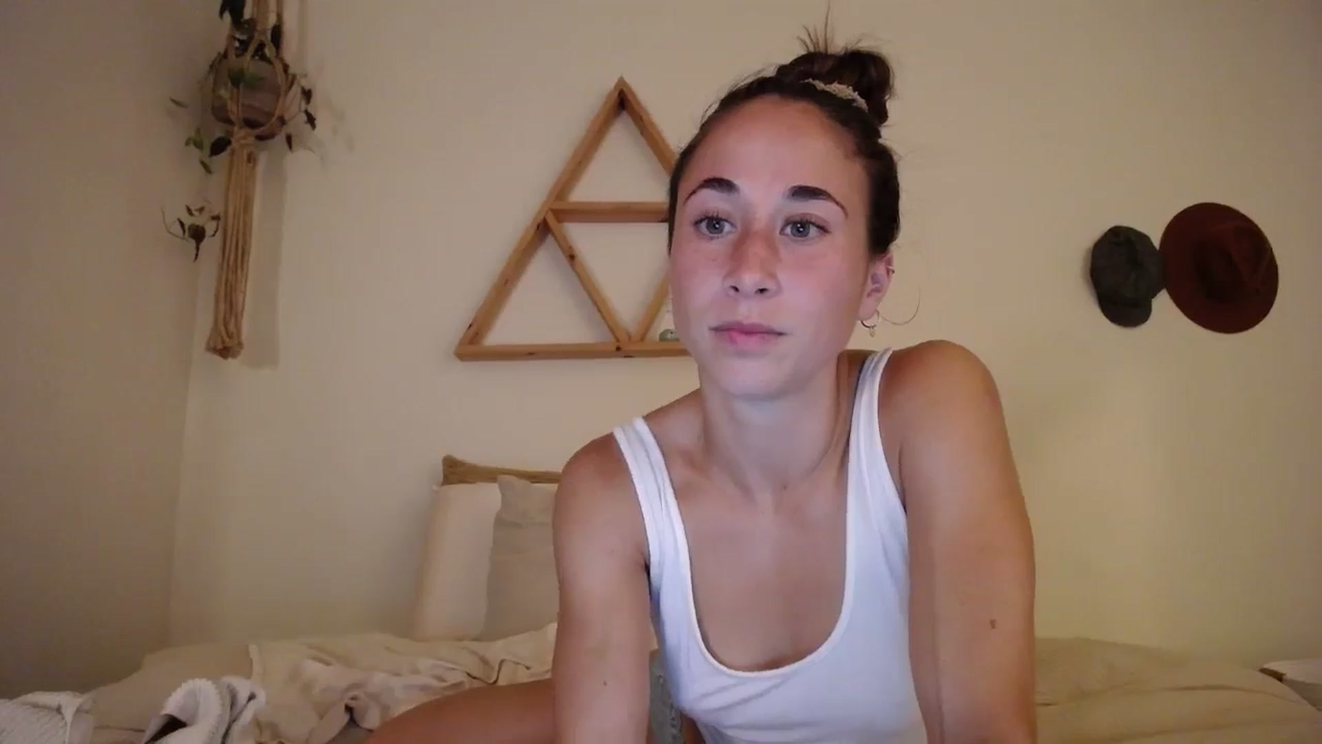 Gallery image thumbnail from Cutelittlefox's myfreecams stream on, 06/15/2024, 06:09 image 19 of 20