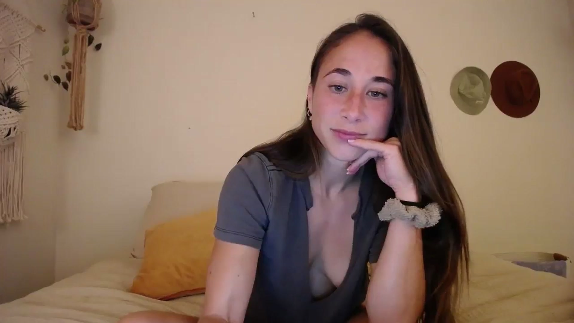 Gallery image thumbnail from Cutelittlefox's myfreecams stream on, 07/11/2024, 06:05 image 4 of 20