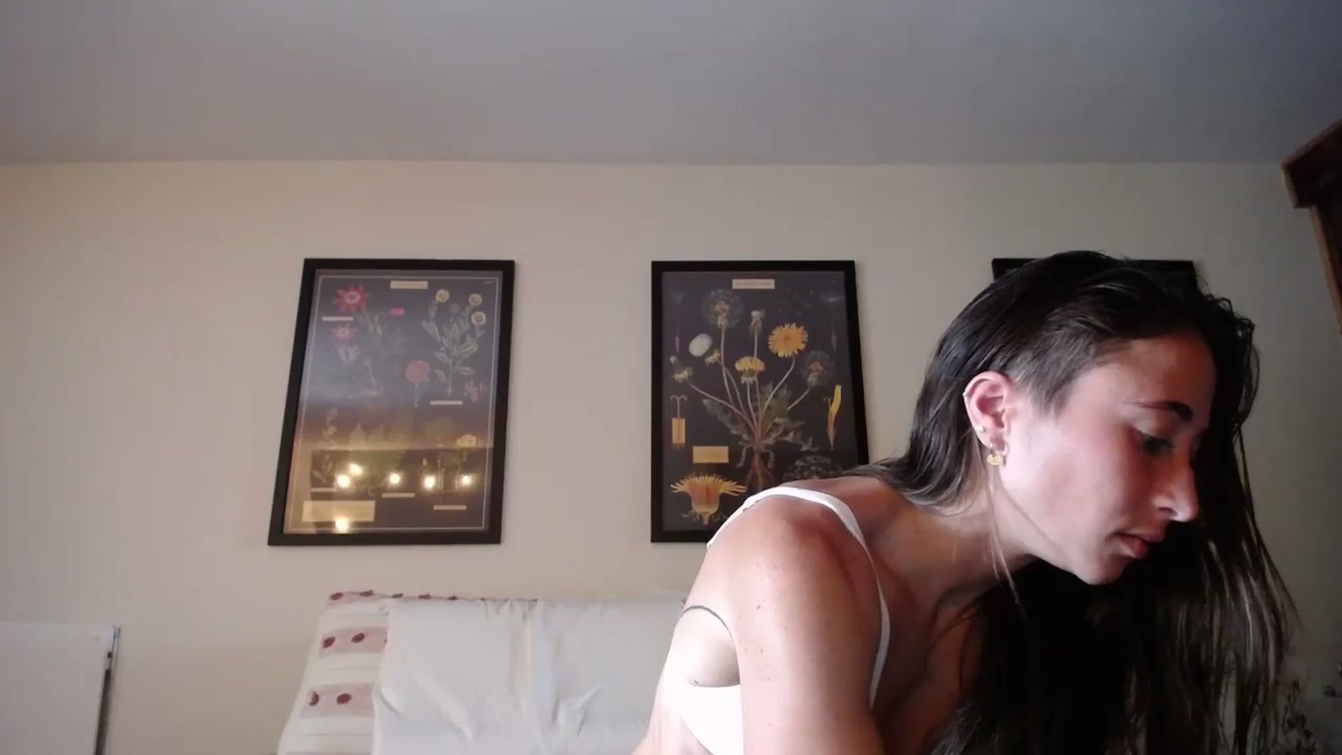 Gallery image thumbnail from Cutelittlefox's myfreecams stream on, 07/27/2024, 17:36 image 6 of 20