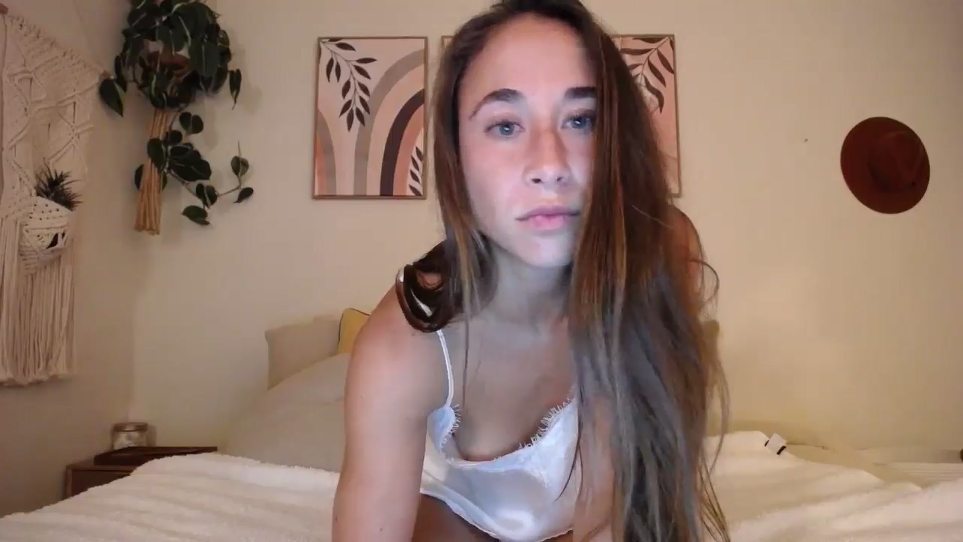 Gallery image thumbnail from Cutelittlefox's myfreecams stream on, 08/09/2024, 06:34 image 3 of 20