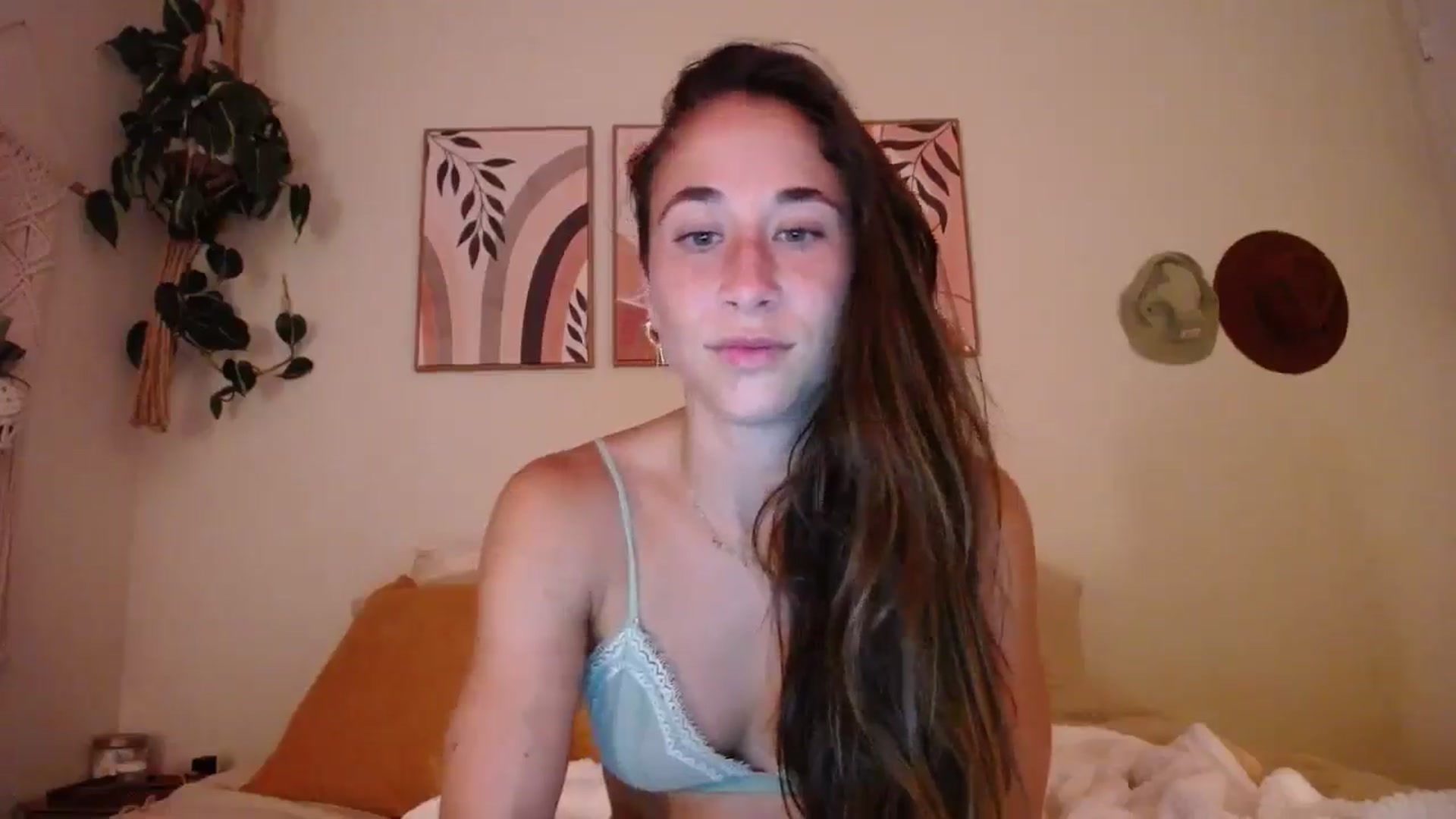 Gallery image thumbnail from Cutelittlefox's myfreecams stream on, 08/13/2024, 05:11 image 17 of 20