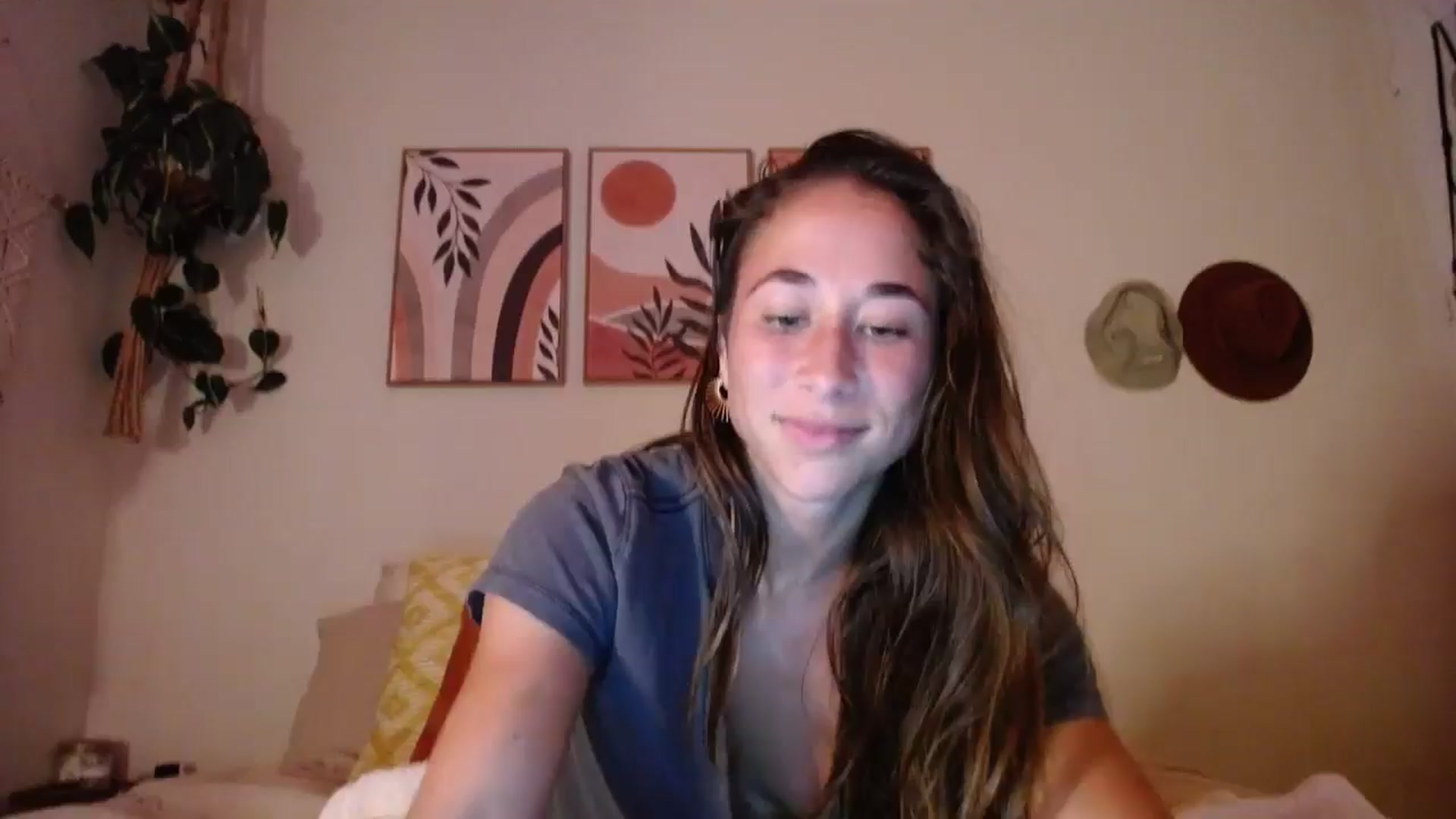 Gallery image thumbnail from Cutelittlefox's myfreecams stream on, 08/14/2024, 03:21 image 18 of 20