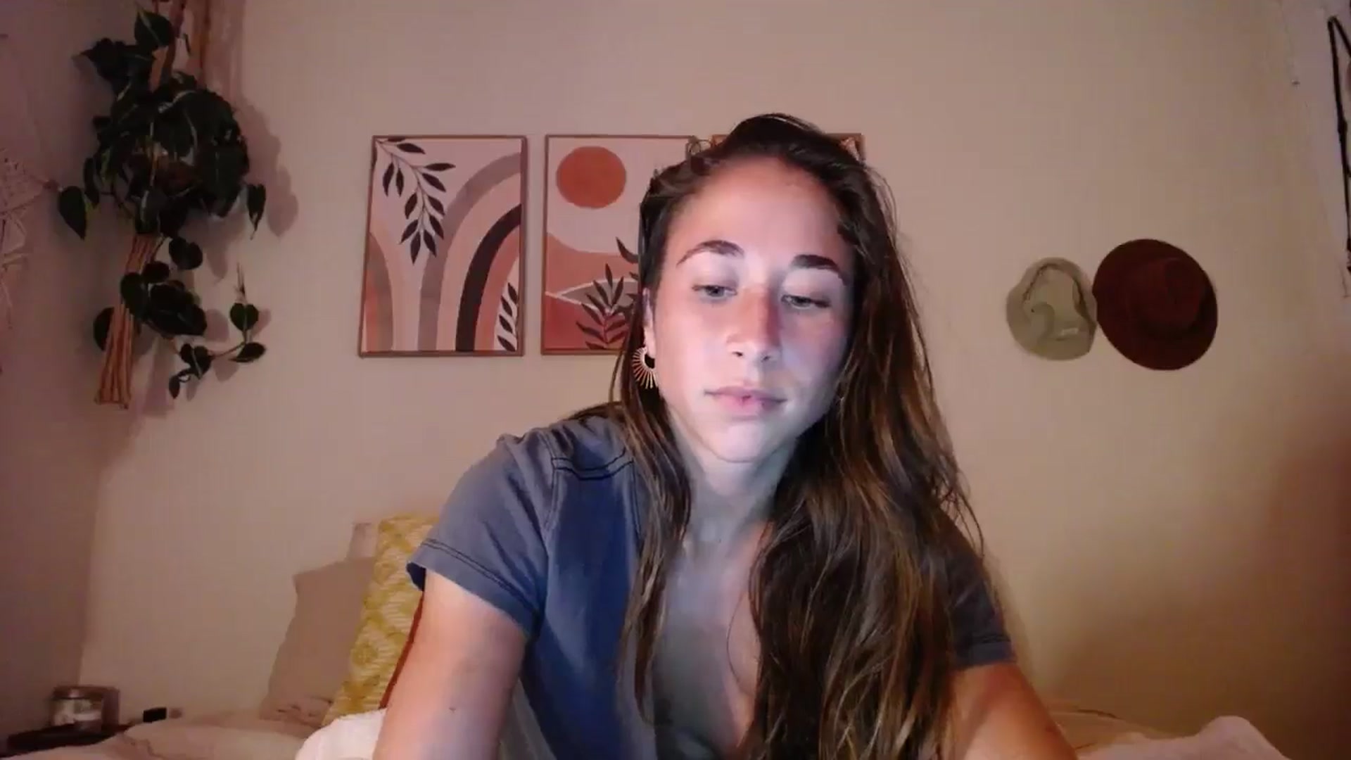 Gallery image thumbnail from Cutelittlefox's myfreecams stream on, 08/14/2024, 03:21 image 20 of 20