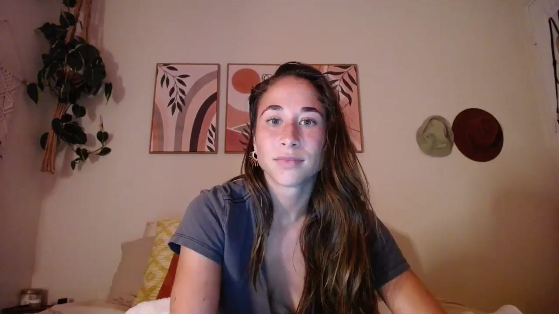 Gallery image thumbnail from Cutelittlefox's myfreecams stream on, 08/14/2024, 03:21 image 19 of 20