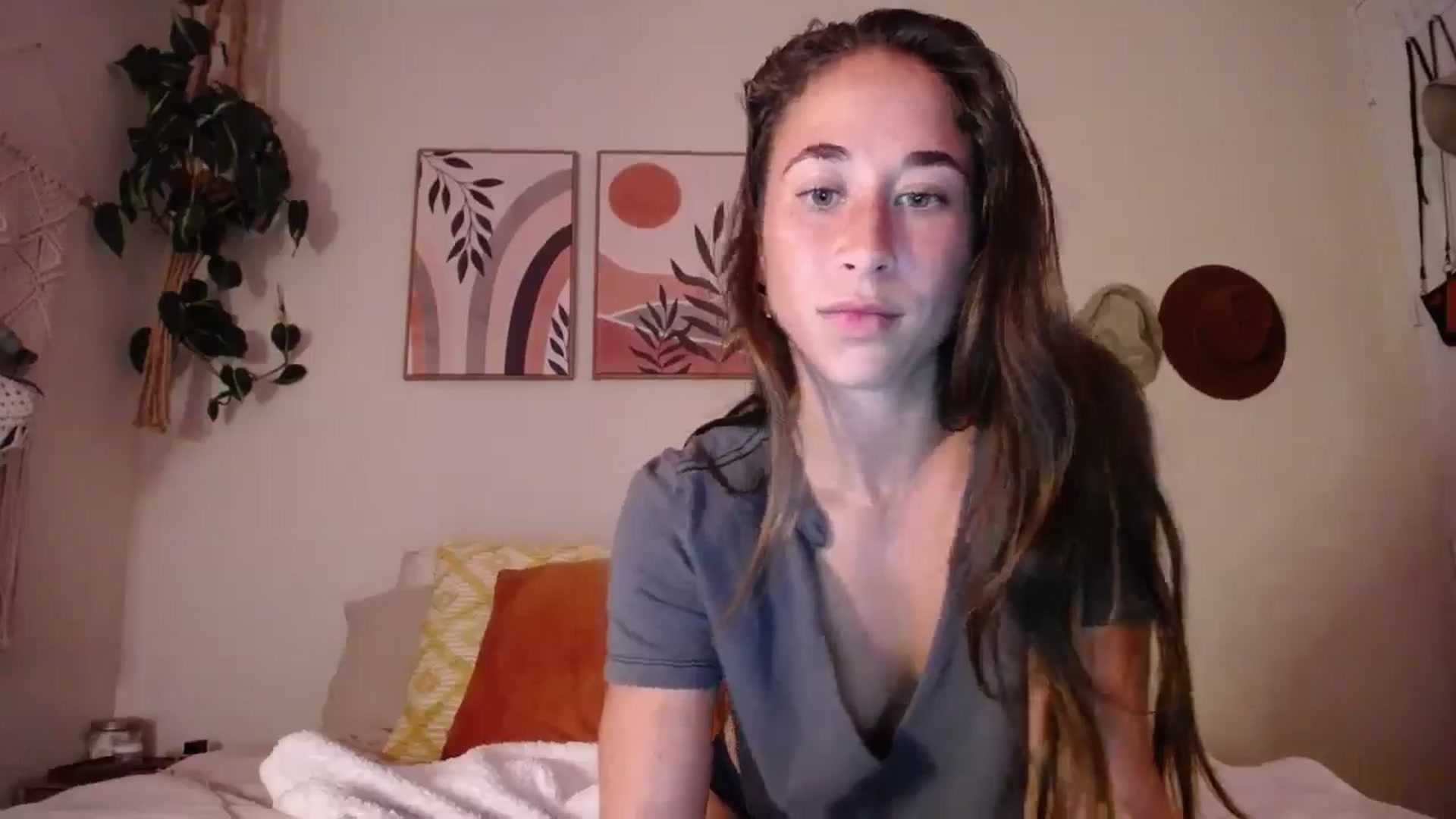 Gallery image thumbnail from Cutelittlefox's myfreecams stream on, 08/14/2024, 03:21 image 5 of 20