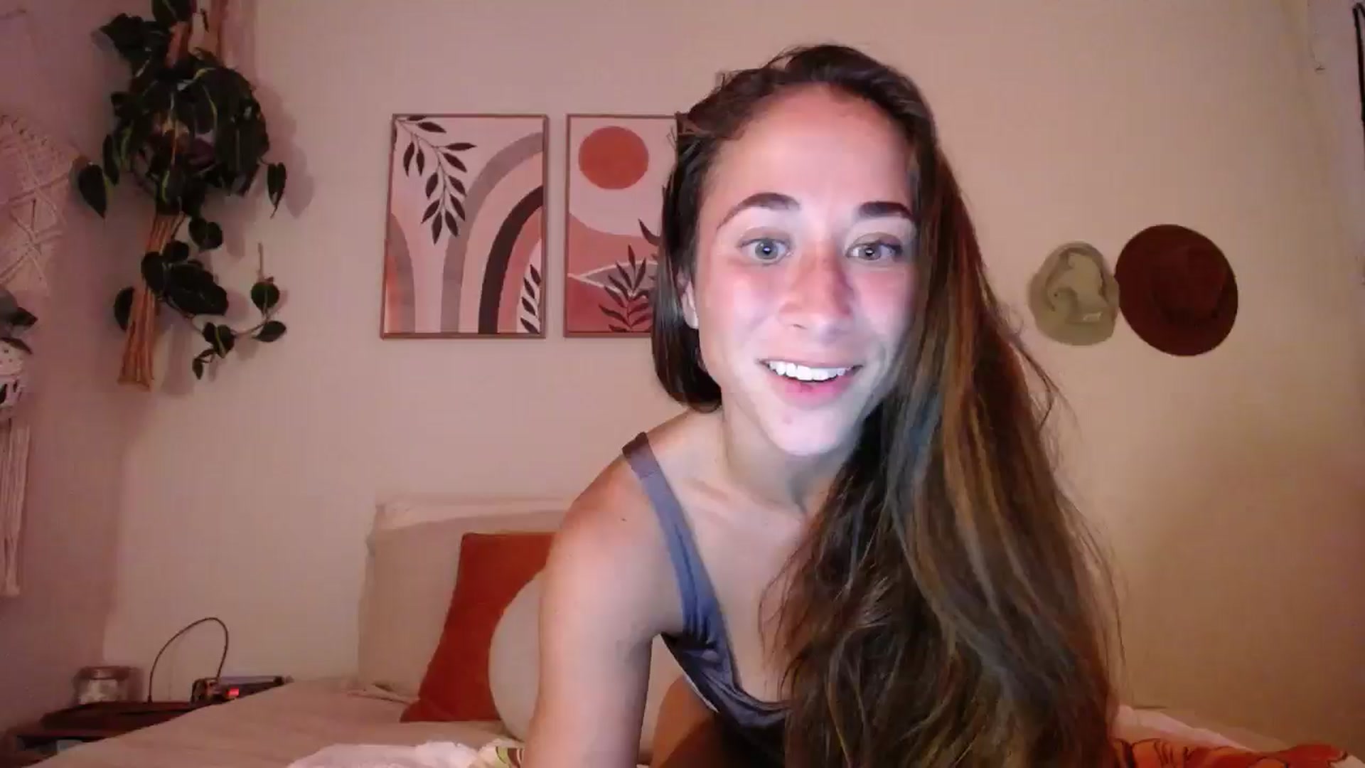 Gallery image thumbnail from Cutelittlefox's myfreecams stream on, 08/15/2024, 07:17 image 1 of 20