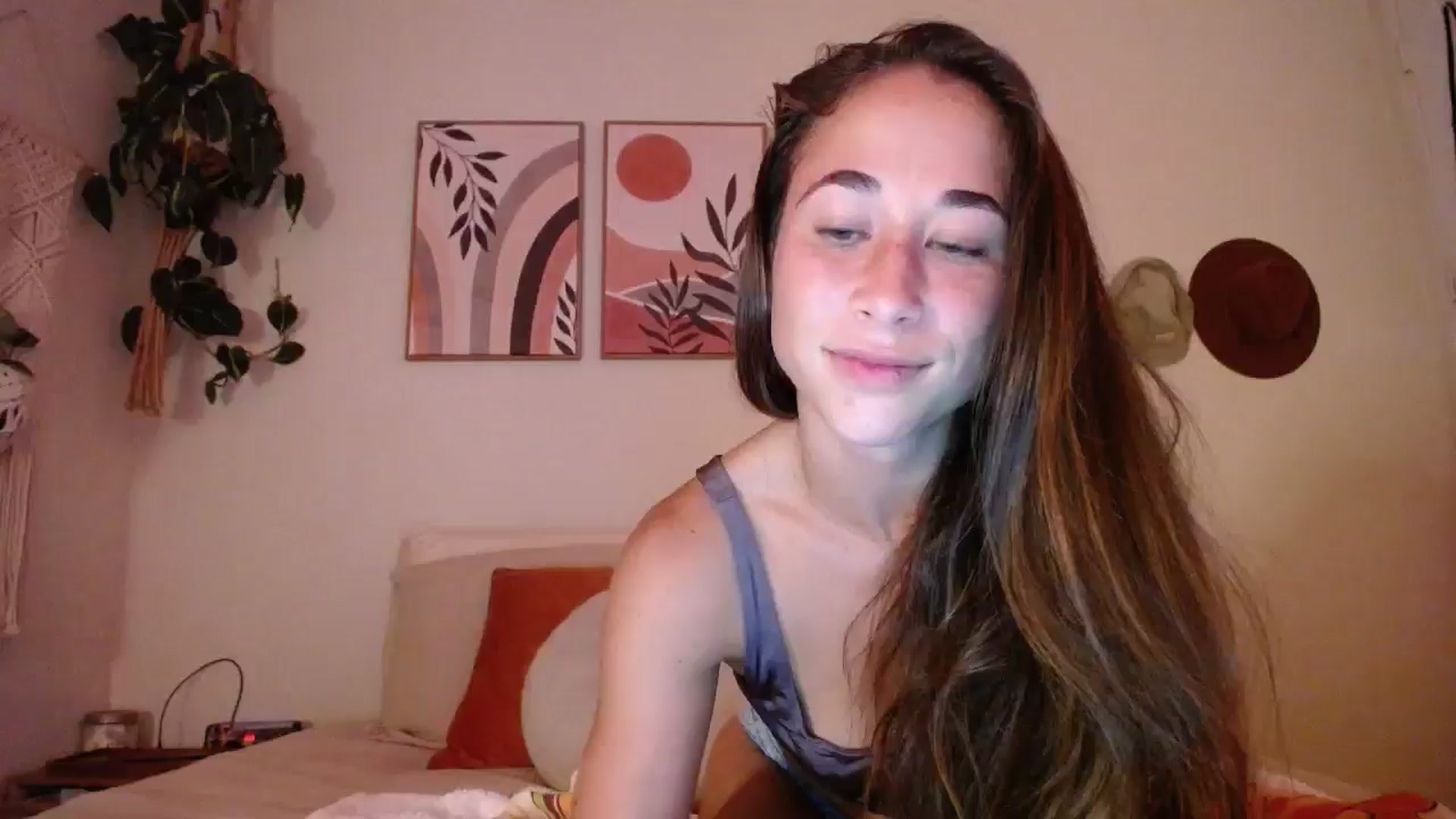 Gallery image thumbnail from Cutelittlefox's myfreecams stream on, 08/15/2024, 07:17 image 2 of 20