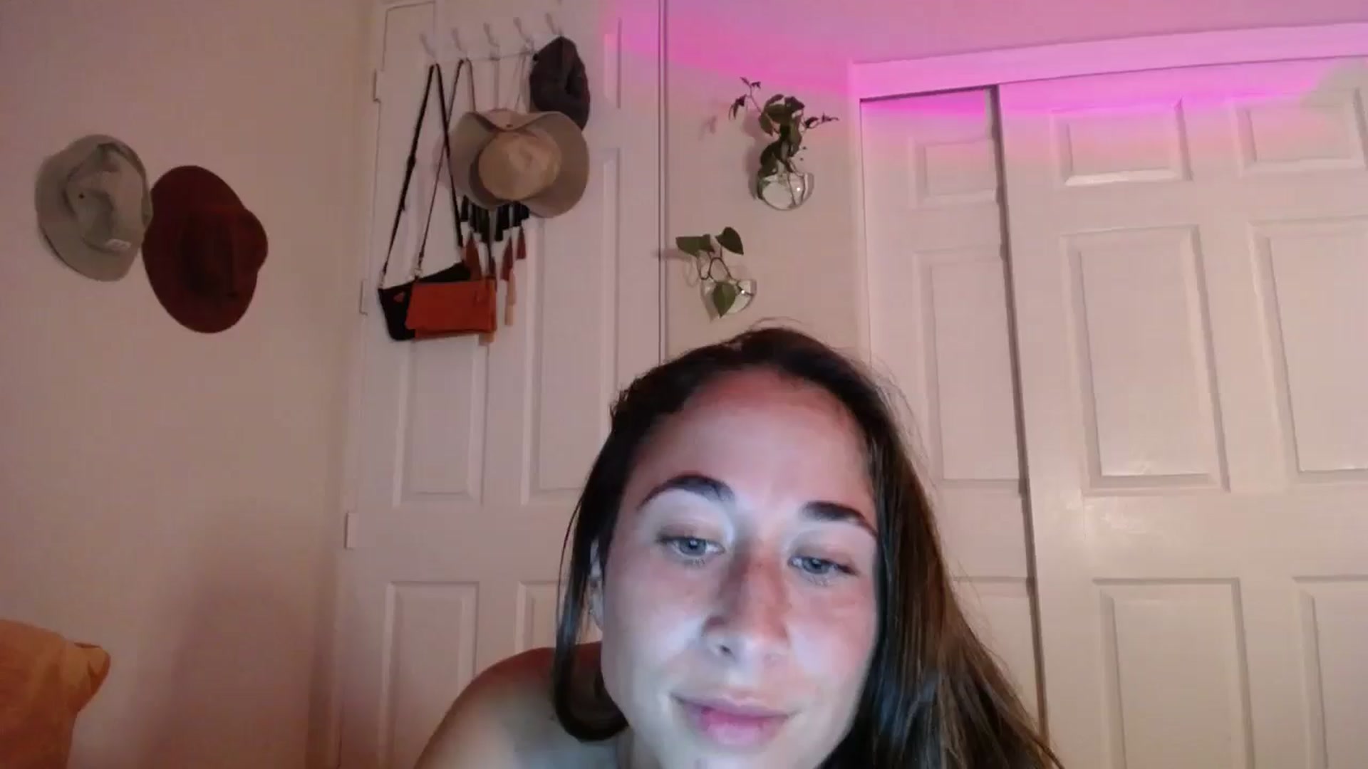 Gallery image thumbnail from Cutelittlefox's myfreecams stream on, 08/15/2024, 07:17 image 16 of 20
