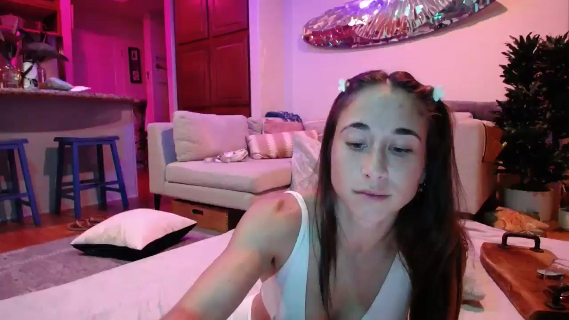 Gallery image thumbnail from Cutelittlefox's myfreecams stream on, 09/28/2024, 05:32 image 8 of 20