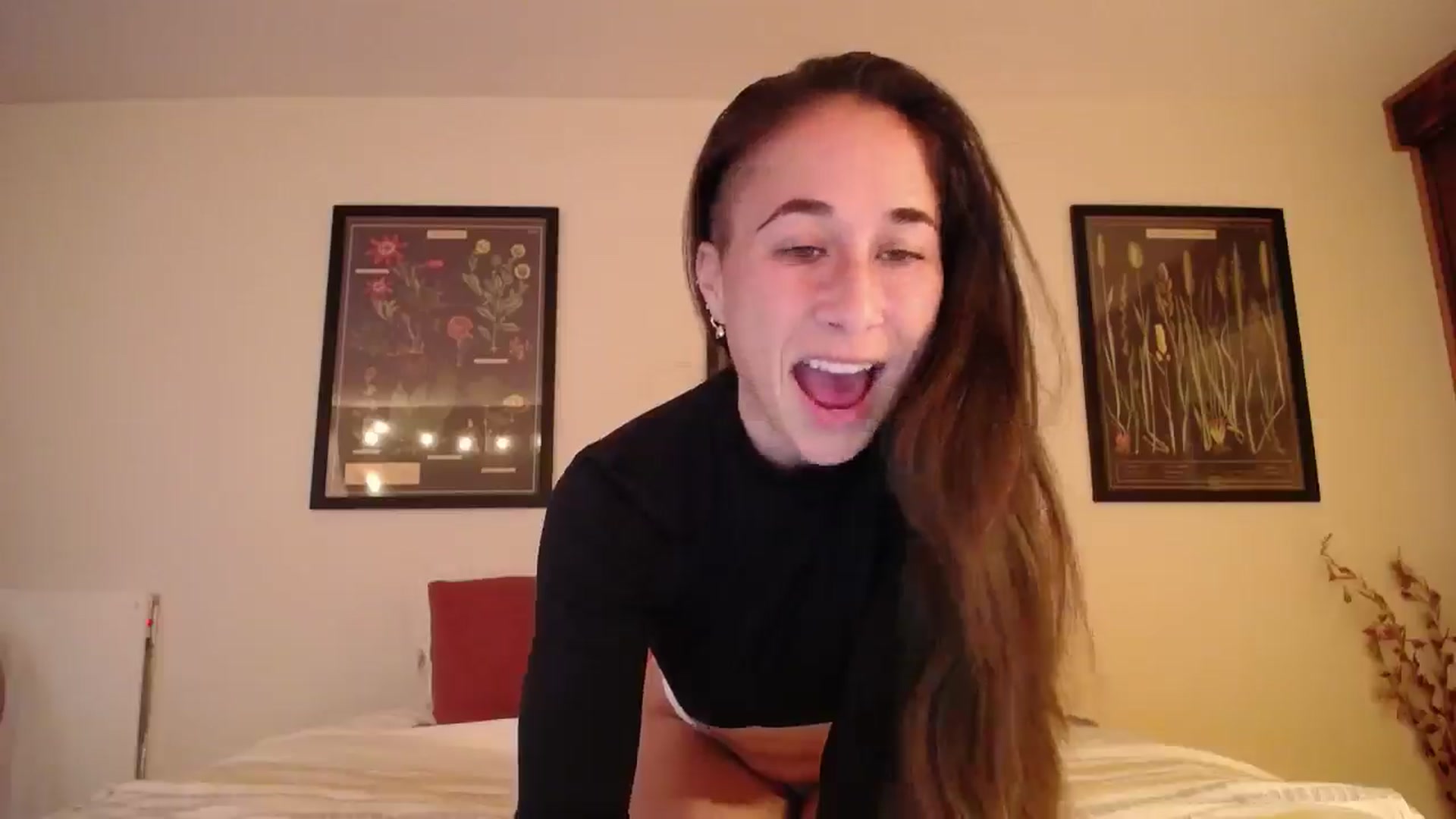 Gallery image thumbnail from Cutelittlefox's myfreecams stream on, 03/25/2025, 24:05 image 3 of 20