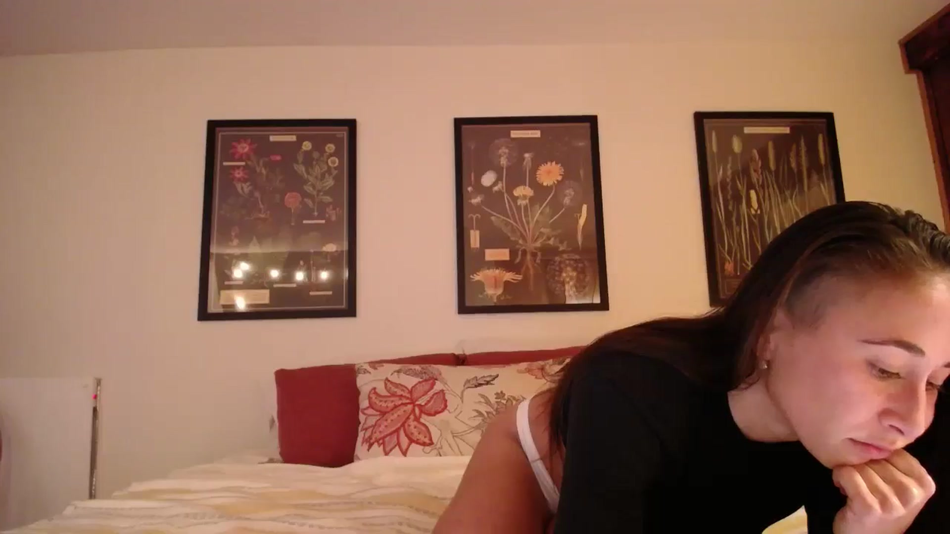 Gallery image thumbnail from Cutelittlefox's myfreecams stream on, 03/25/2025, 24:05 image 6 of 20
