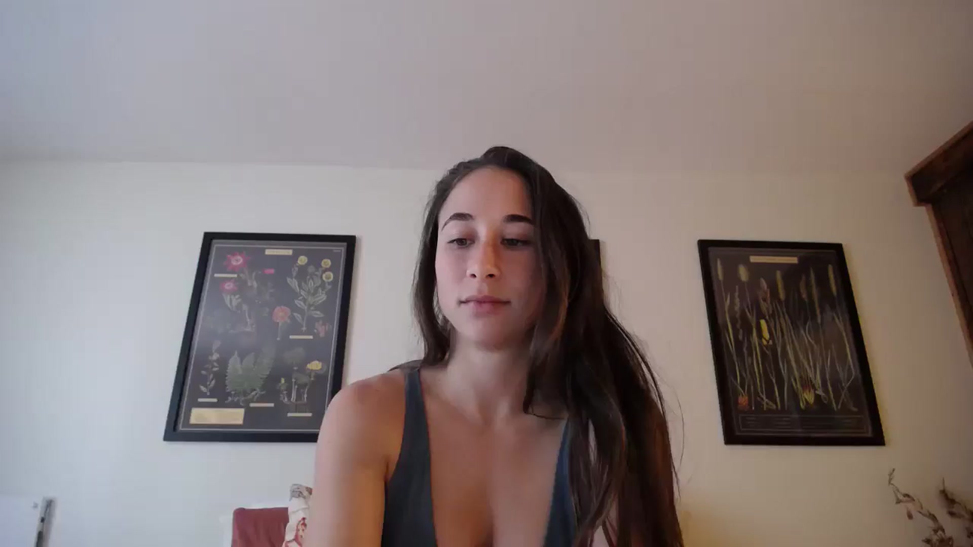 Gallery image thumbnail from Cutelittlefox's myfreecams stream on, 03/25/2025, 18:40 image 13 of 20